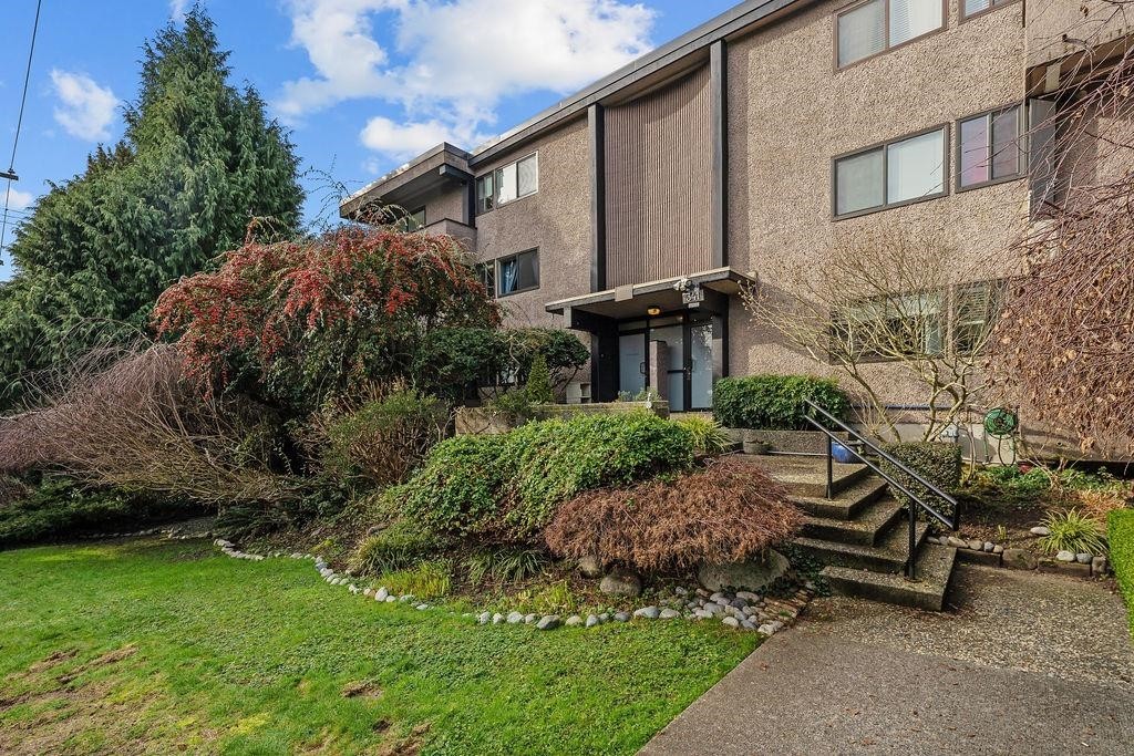 201-341 Mahon Avenue, North Vancouver, BC