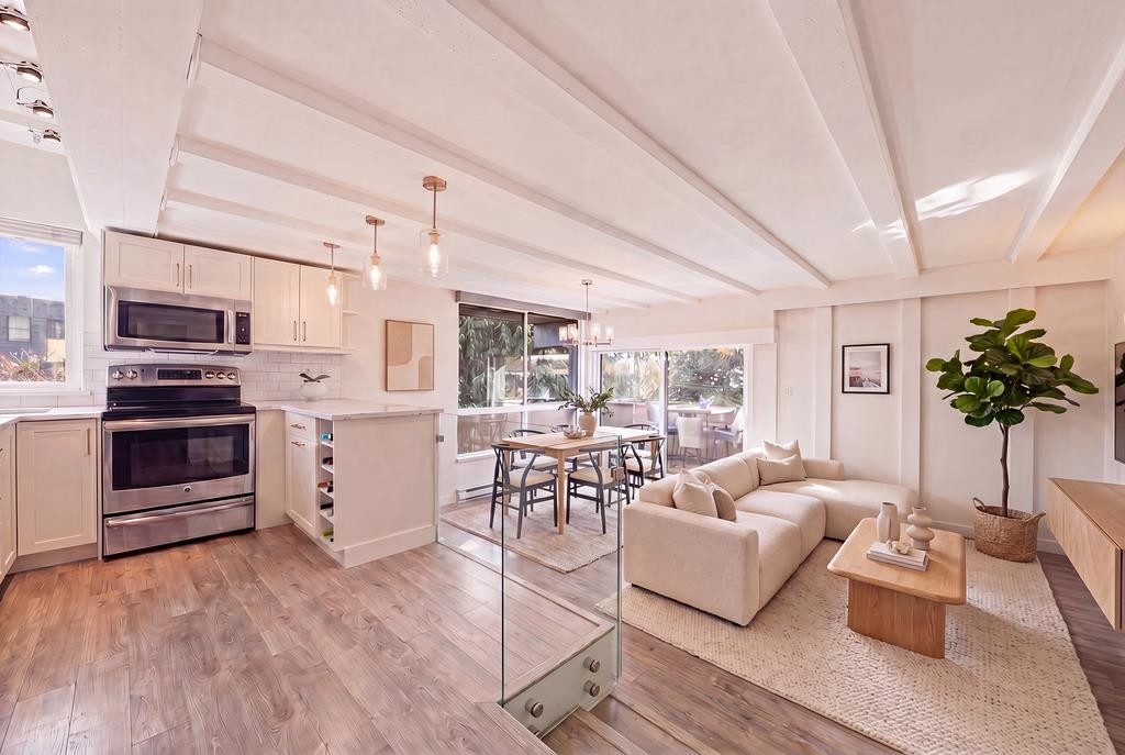 201-341 Mahon Avenue, North Vancouver, BC