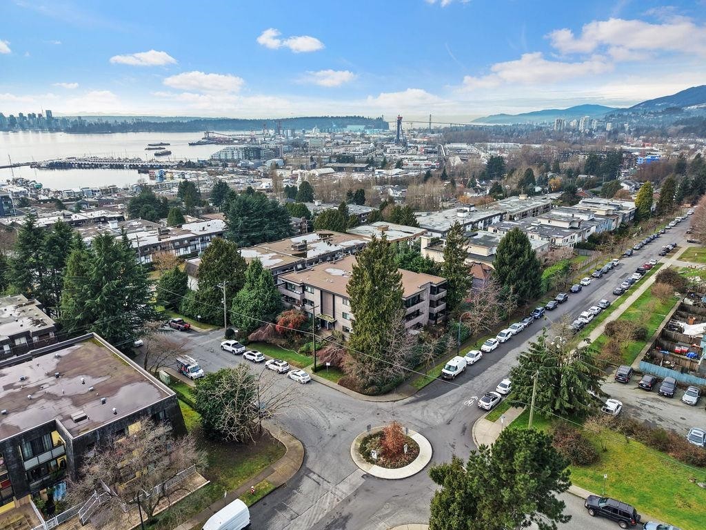 201-341 Mahon Avenue, North Vancouver, BC