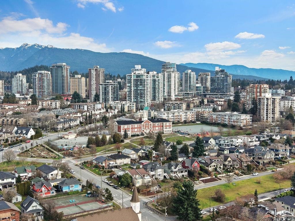 201-341 Mahon Avenue, North Vancouver, BC