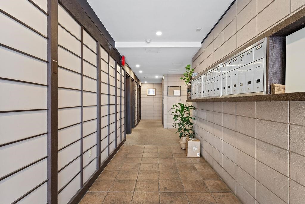 201-341 Mahon Avenue, North Vancouver, BC