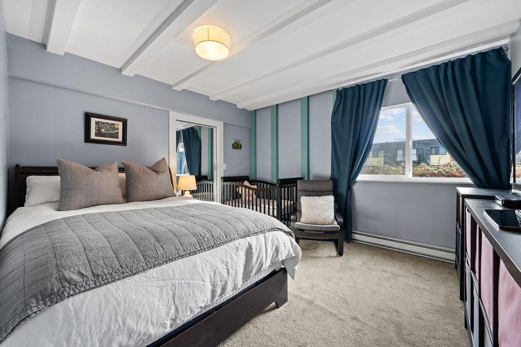 201-341 Mahon Avenue, North Vancouver, BC