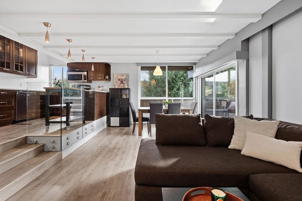 201-341 Mahon Avenue, North Vancouver, BC