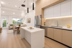 101-914 Rochester Avenue  Coquitlam, BC V3K 2W6