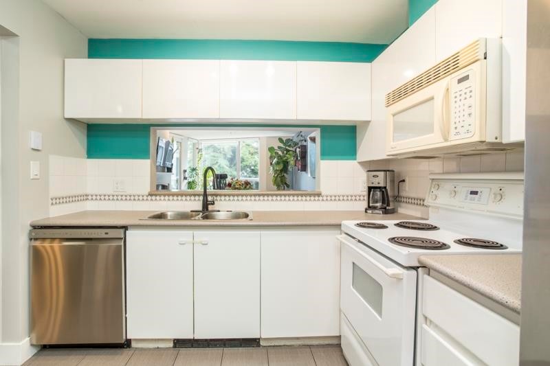 211-8460 Jellicoe Street, Vancouver, BC