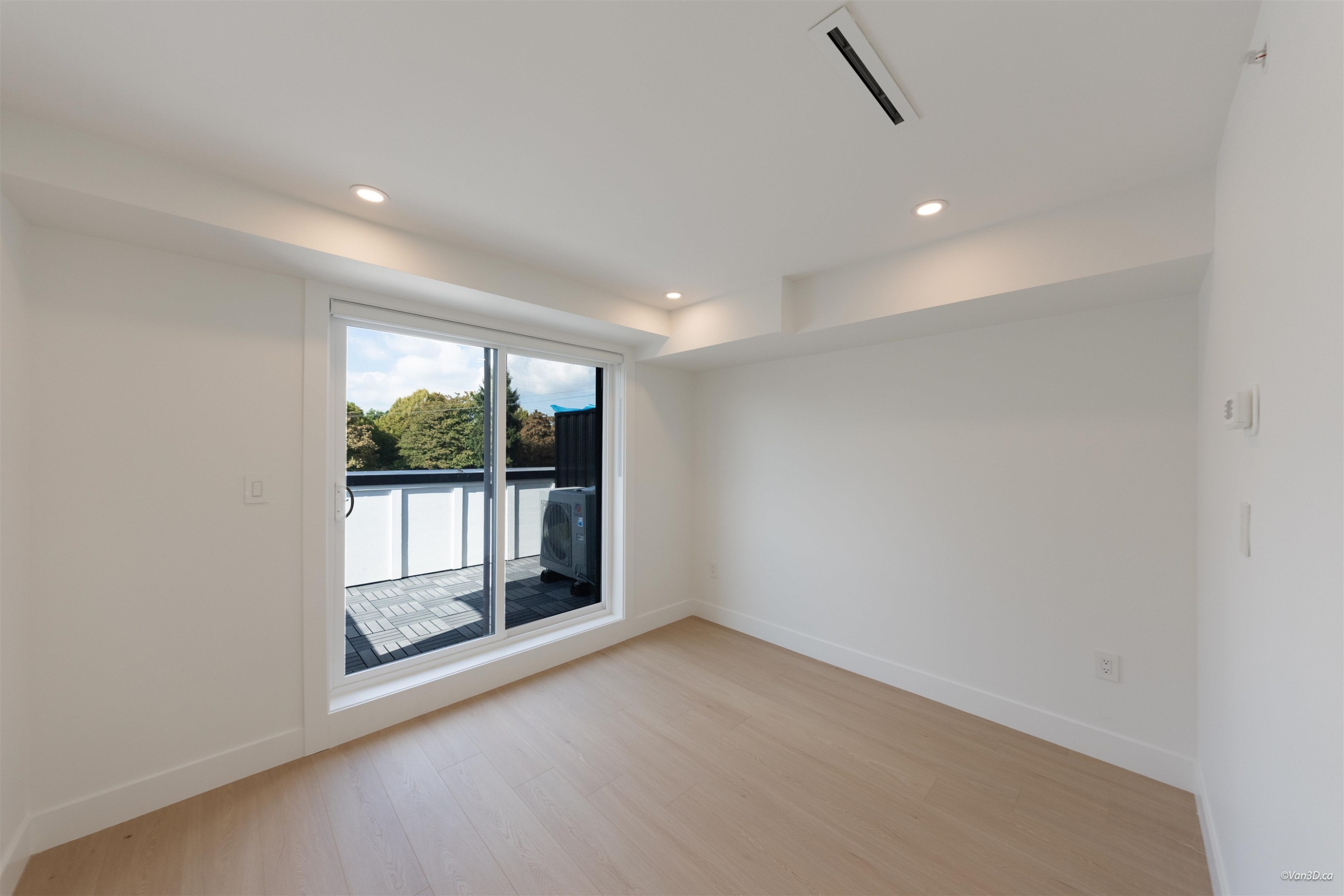 1-5385 Earles Street, Vancouver, BC