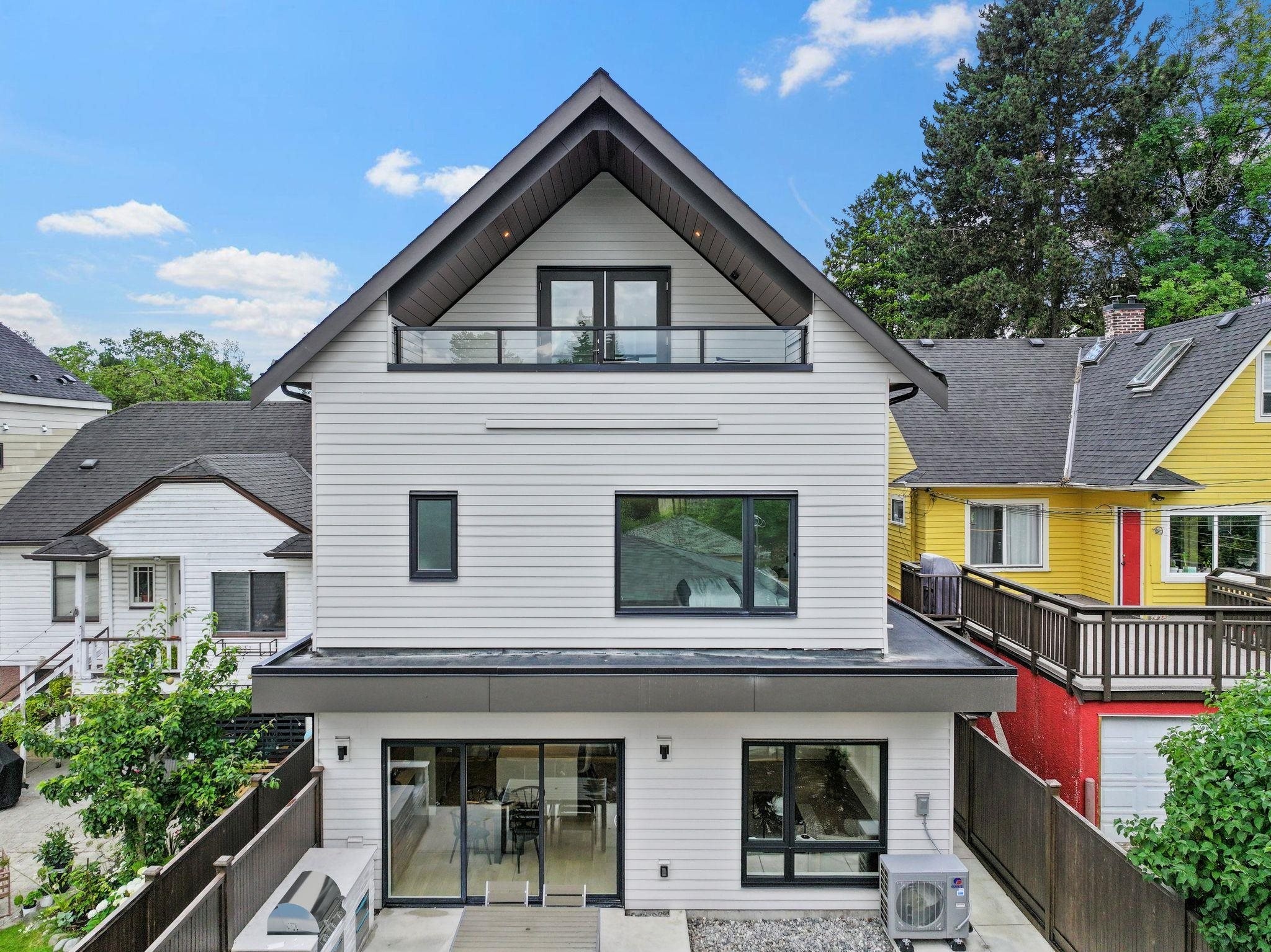 2-2211 William Street, Vancouver, BC
