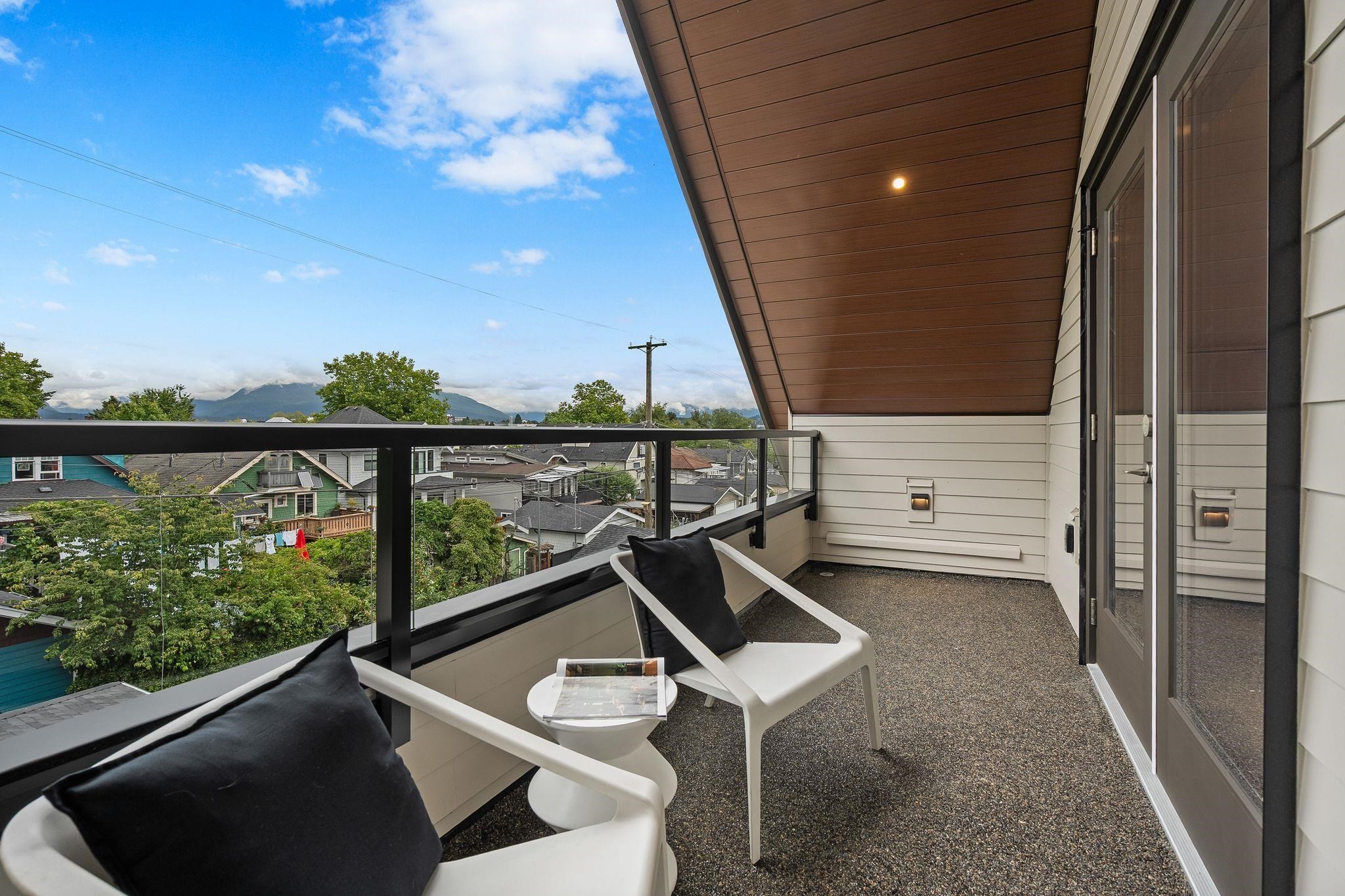 2-2211 William Street, Vancouver, BC