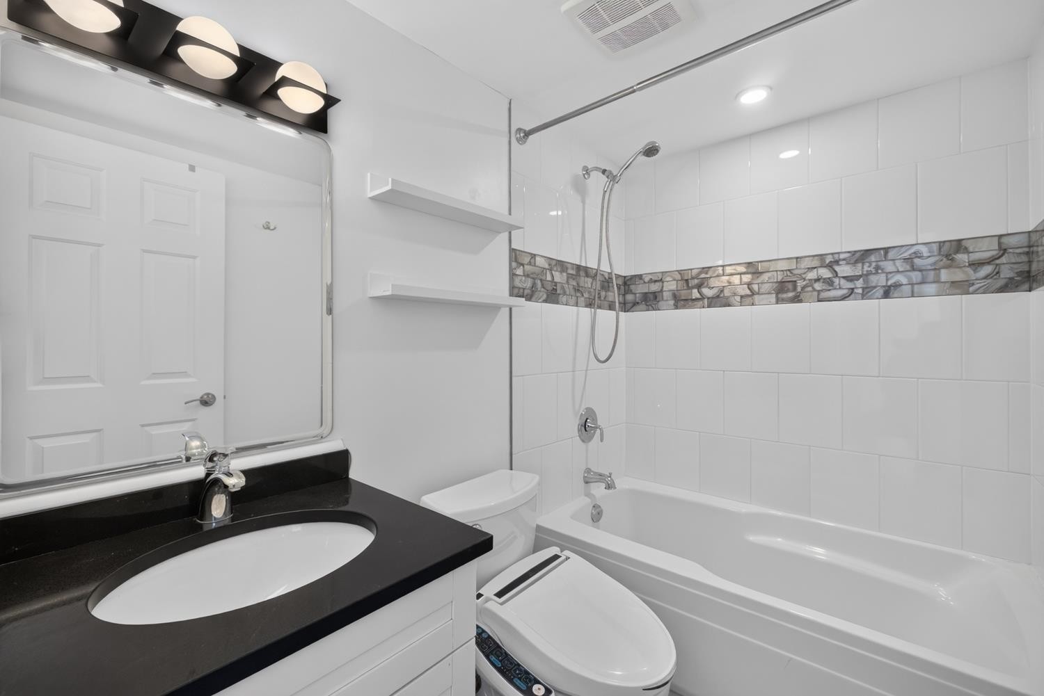 401-688 16Th Avenue E, Vancouver, BC