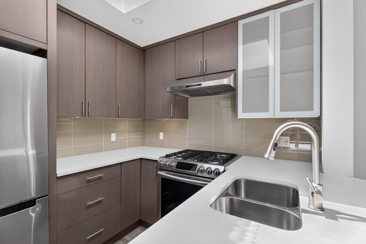 401-688 16Th Avenue E, Vancouver, BC
