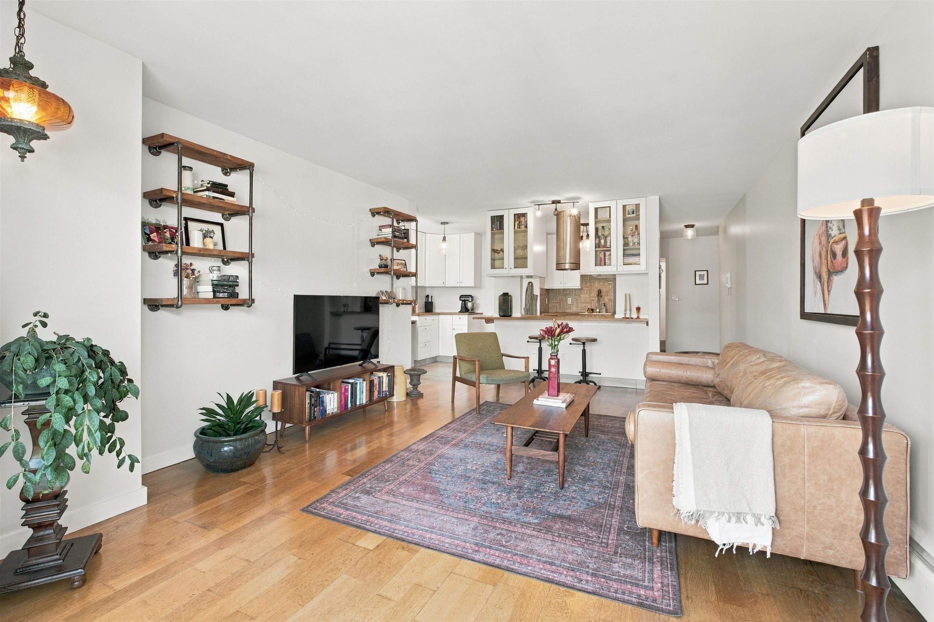 304-1611 3Rd Avenue E, Vancouver, BC