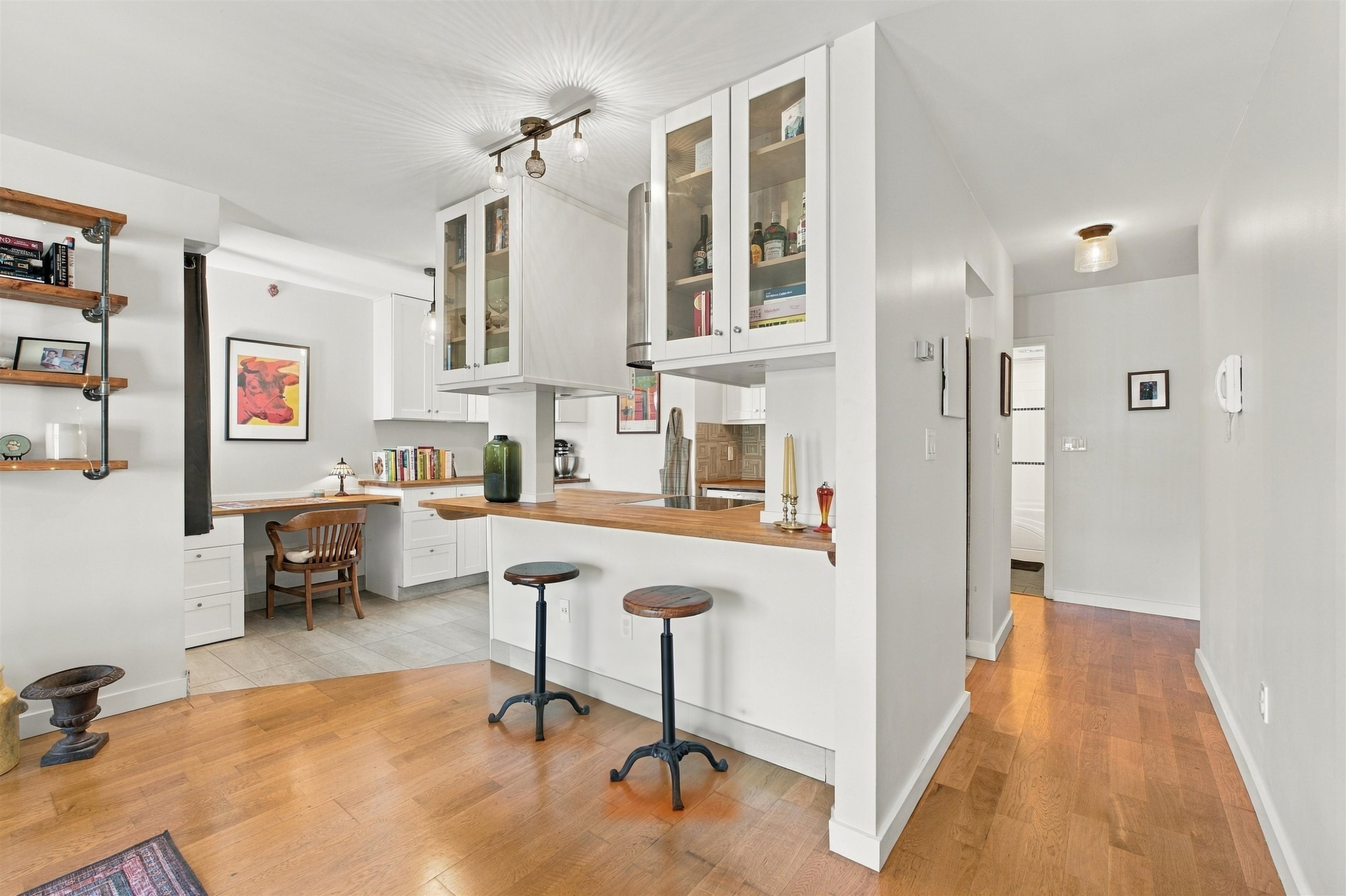 304-1611 3Rd Avenue E, Vancouver, BC
