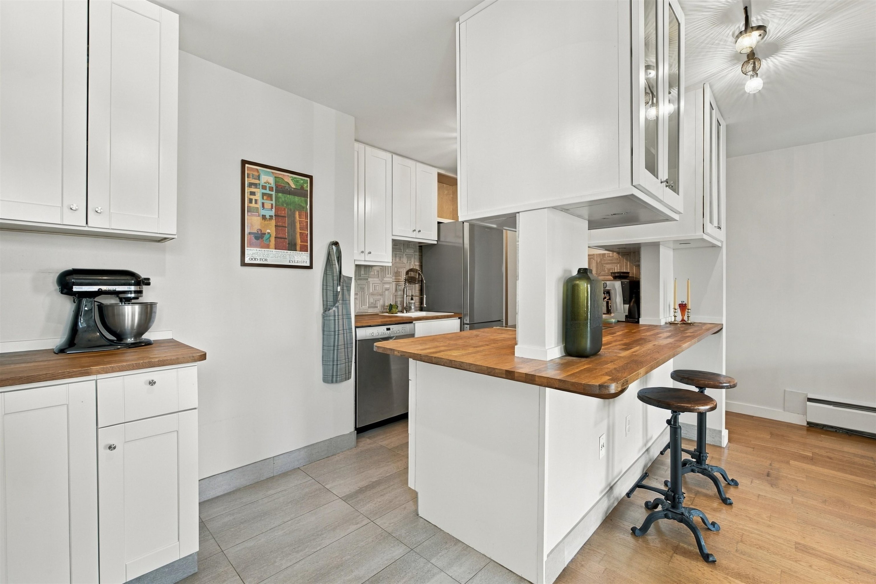 304-1611 3Rd Avenue E, Vancouver, BC