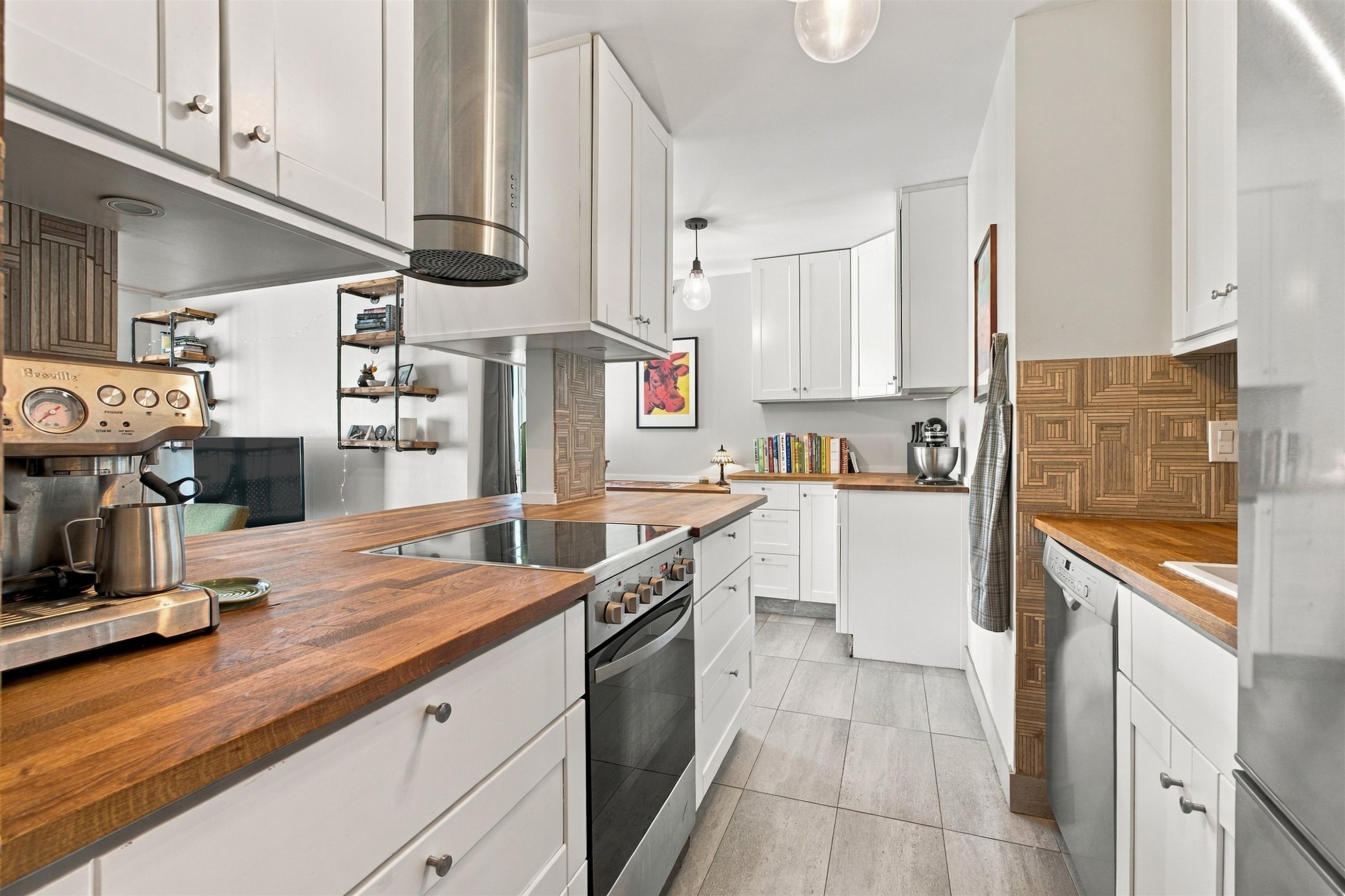 304-1611 3Rd Avenue E, Vancouver, BC