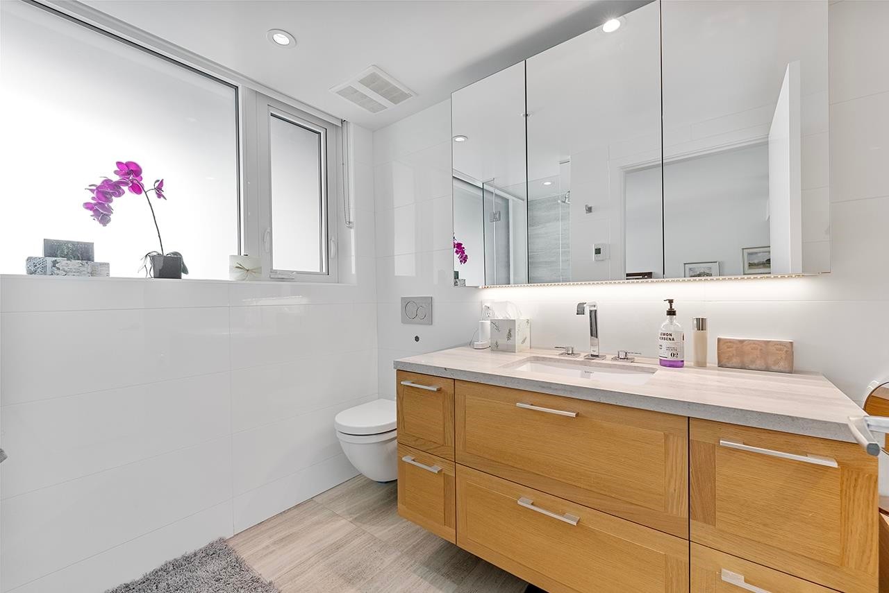 310-1571 57Th Avenue W, Vancouver, BC