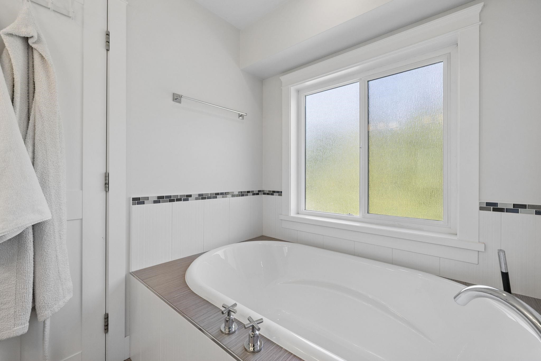 24371 104 Avenue, Maple Ridge, BC