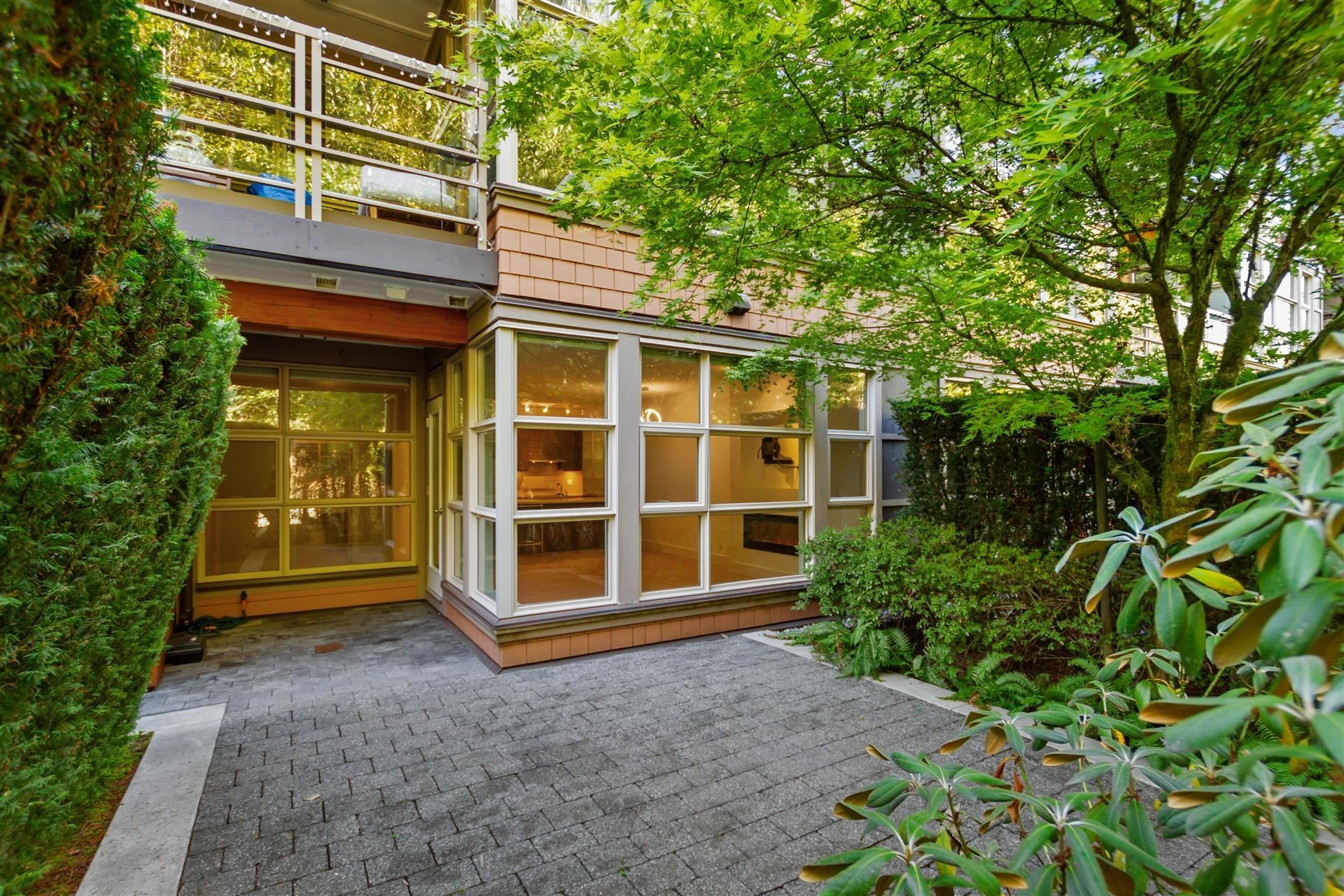 208-3606 Aldercrest Drive, North Vancouver, BC