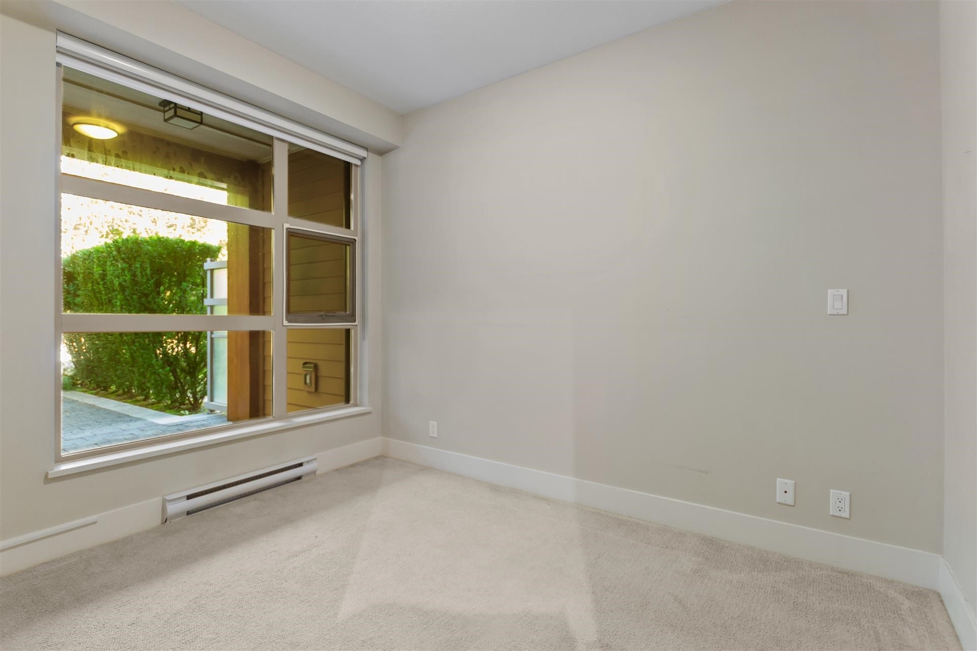 208-3606 Aldercrest Drive, North Vancouver, BC