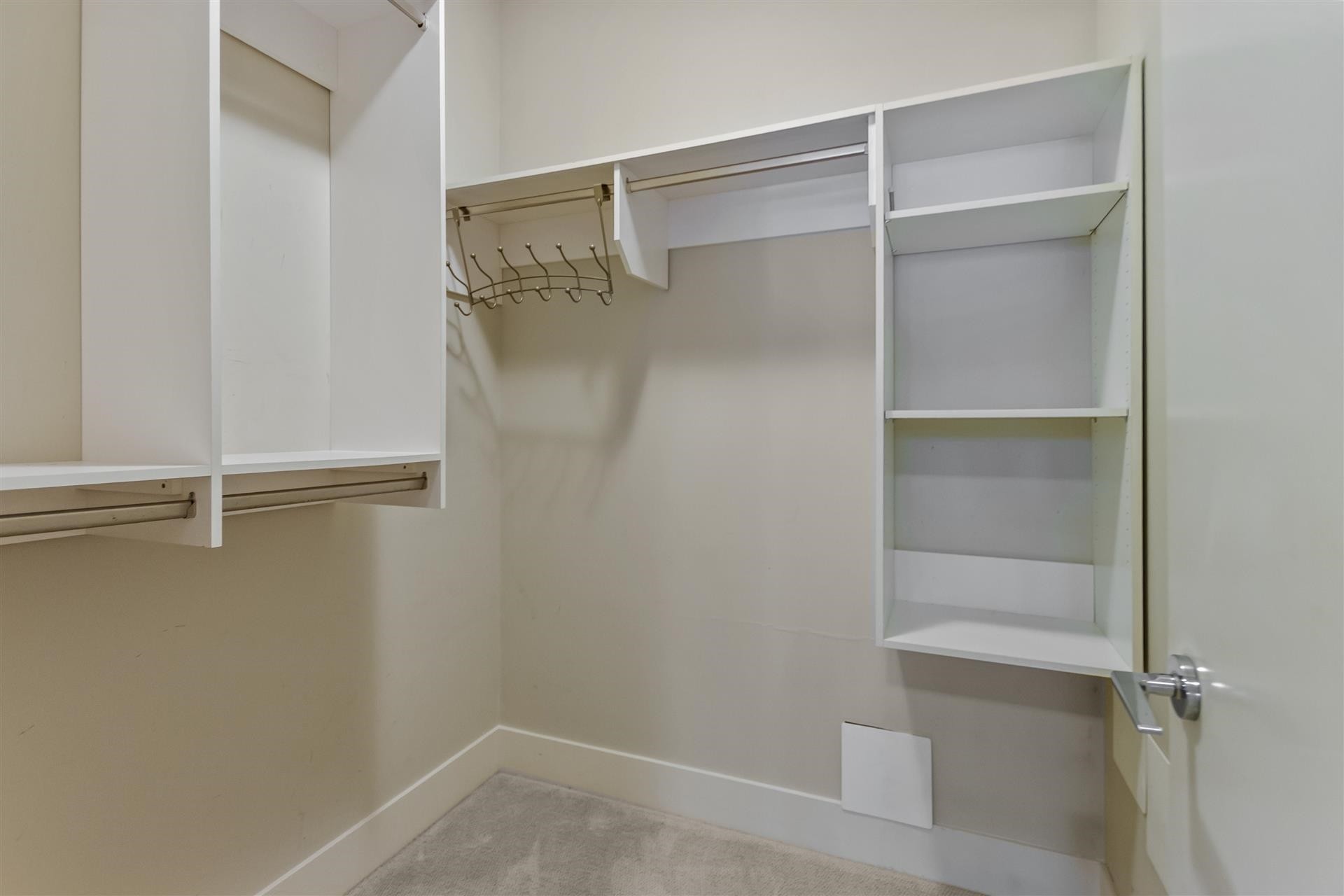 208-3606 Aldercrest Drive, North Vancouver, BC