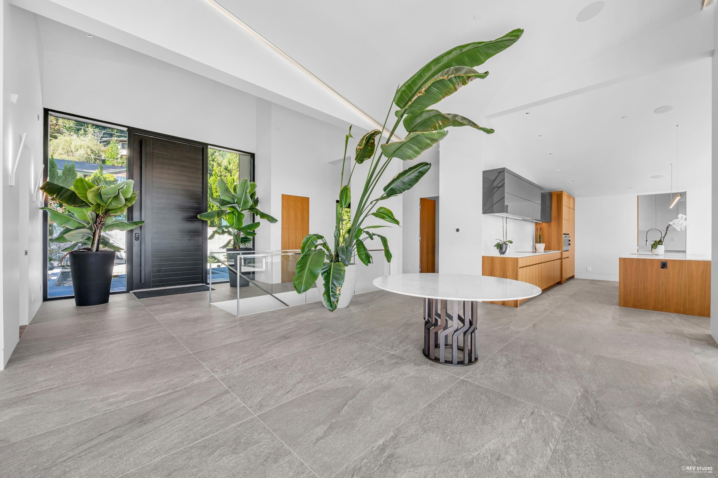 535 Craigmohr Drive, West Vancouver, BC
