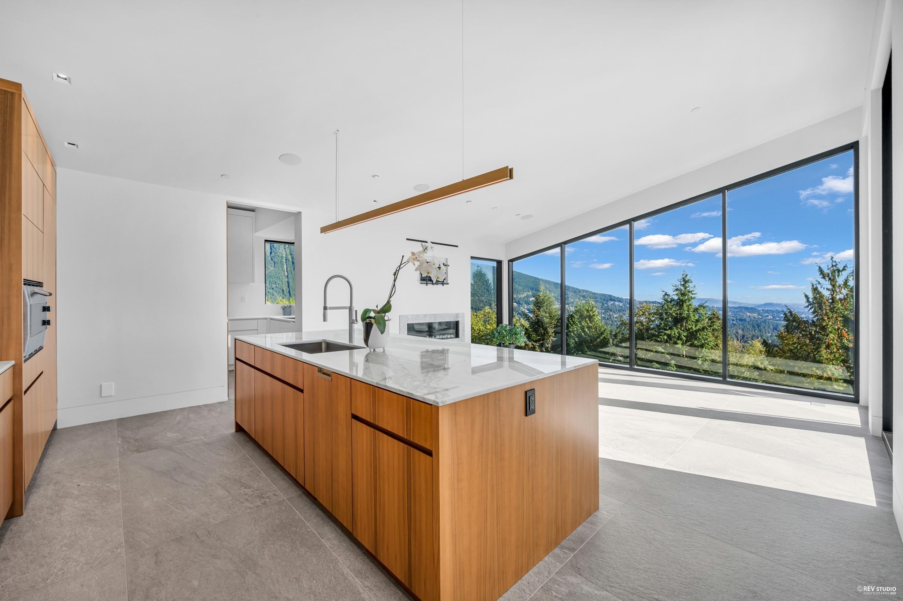 535 Craigmohr Drive, West Vancouver, BC