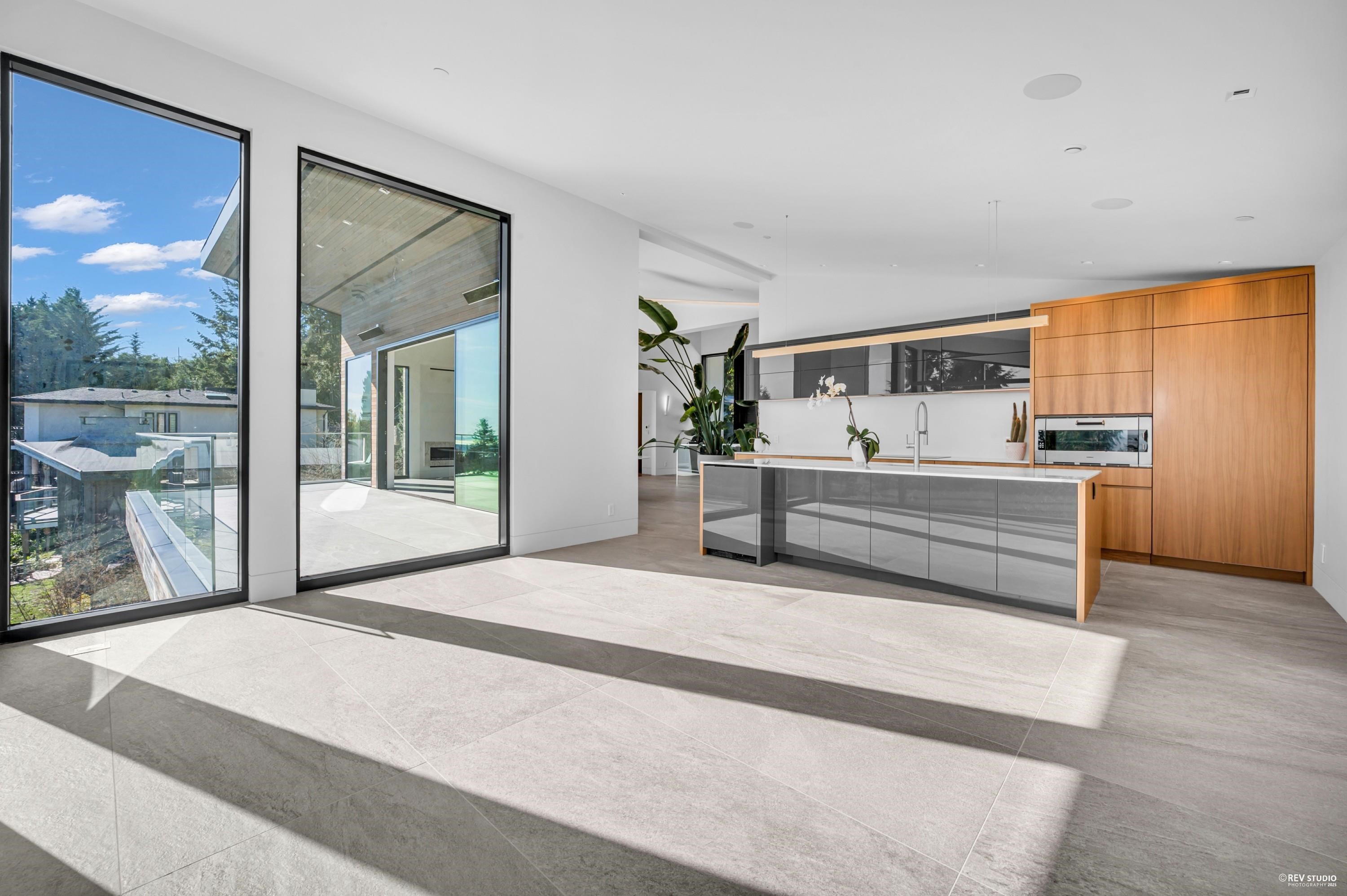 535 Craigmohr Drive, West Vancouver, BC