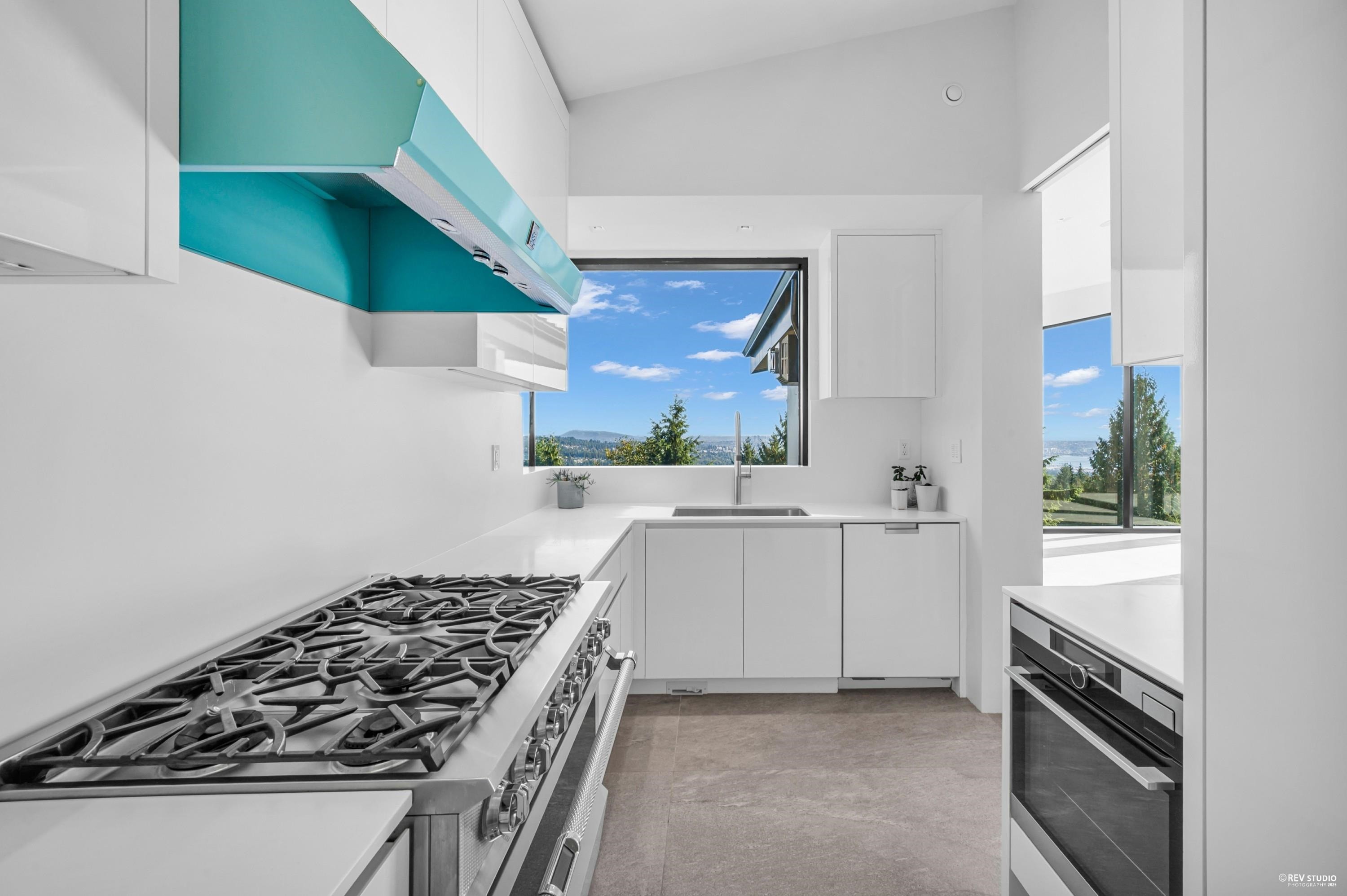 535 Craigmohr Drive, West Vancouver, BC