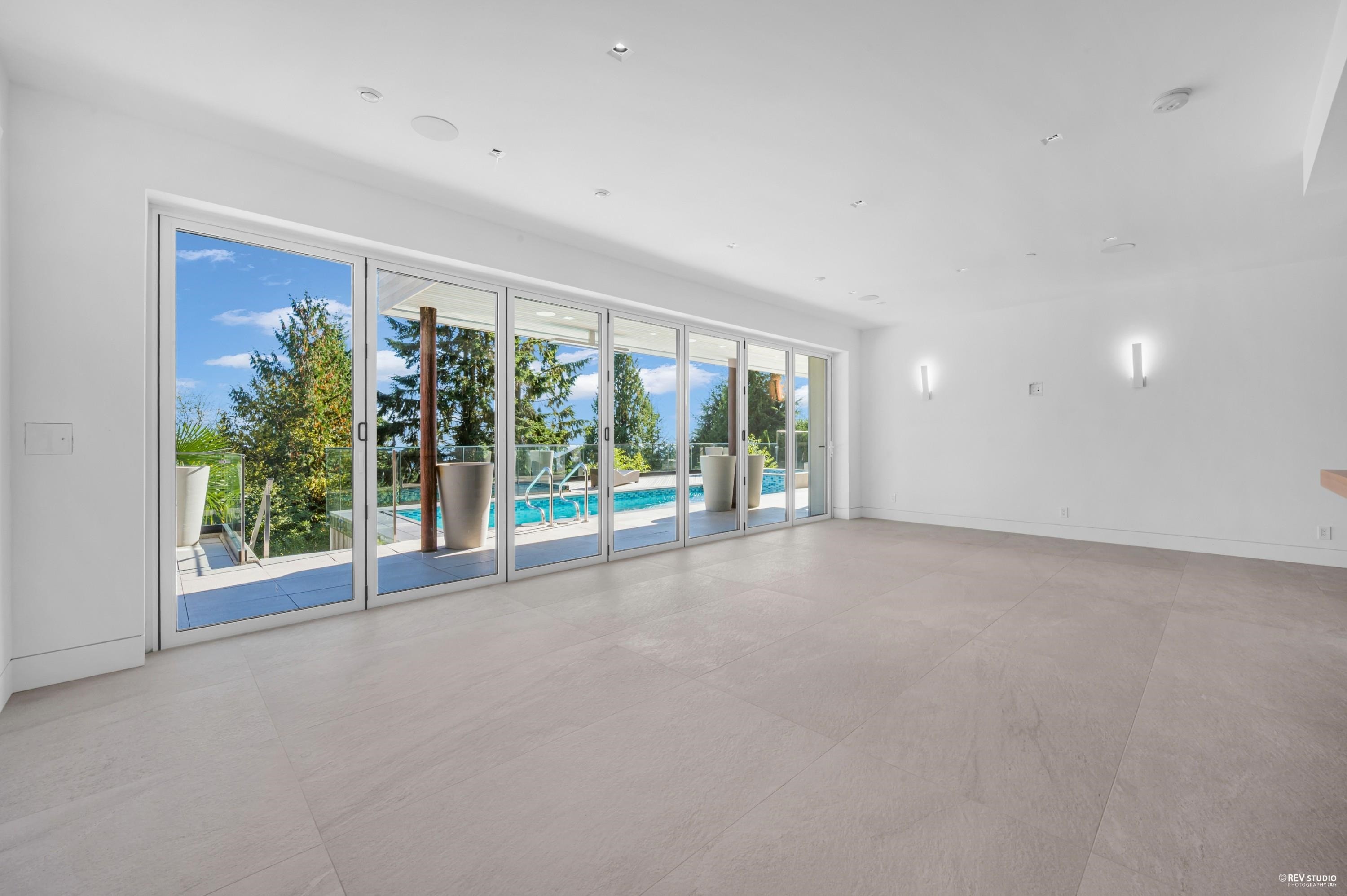 535 Craigmohr Drive, West Vancouver, BC