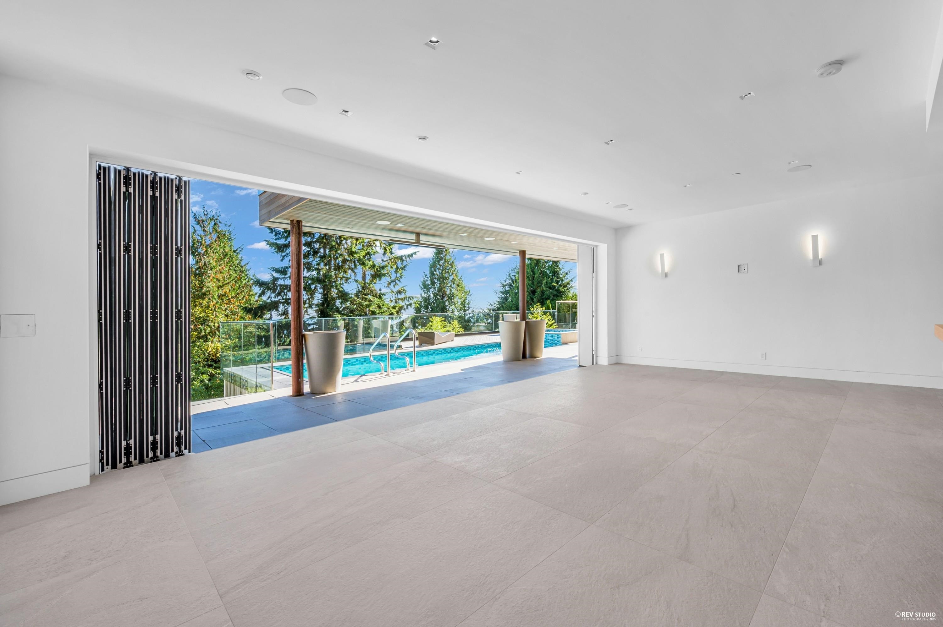 535 Craigmohr Drive, West Vancouver, BC