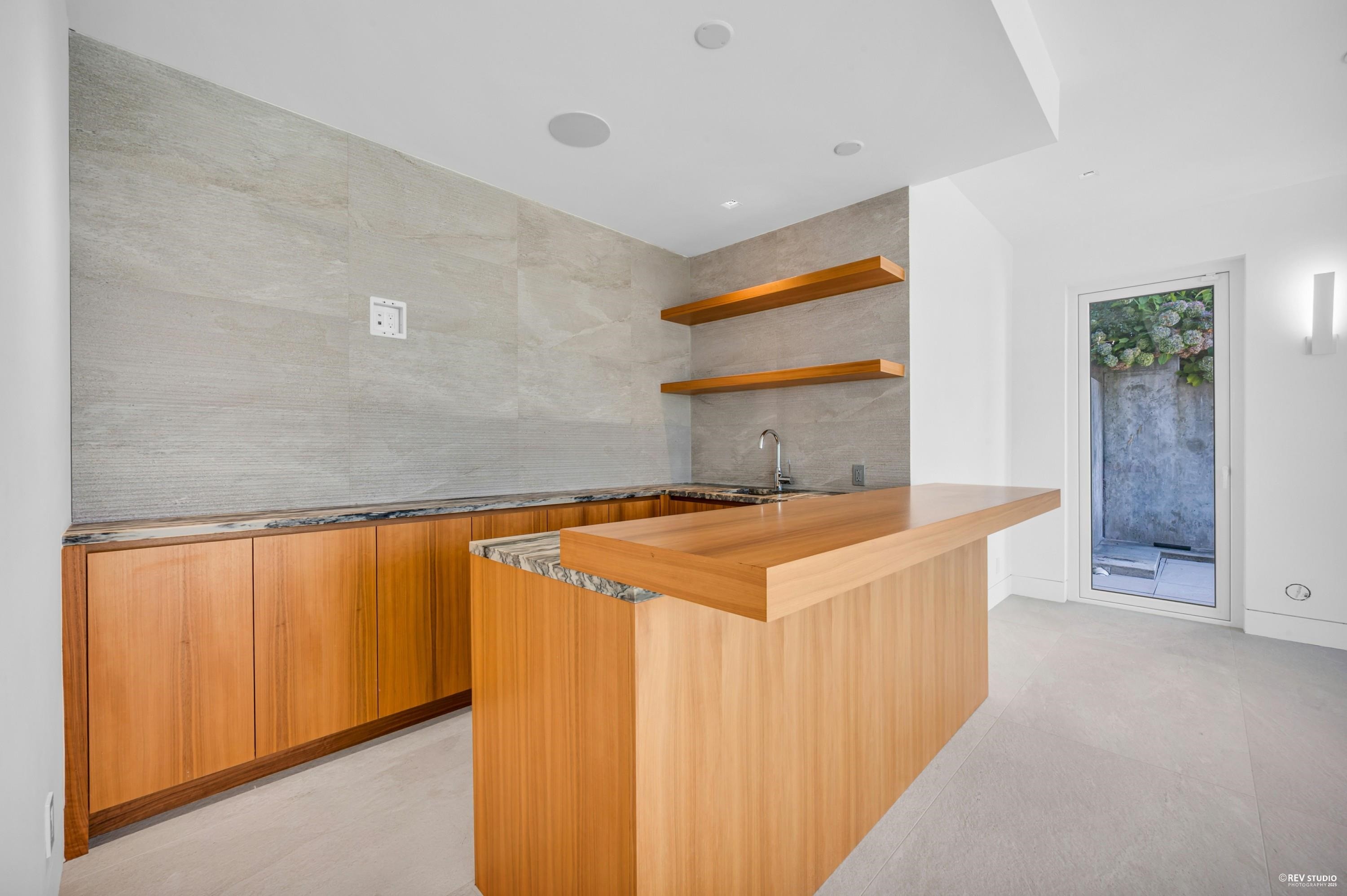 535 Craigmohr Drive, West Vancouver, BC