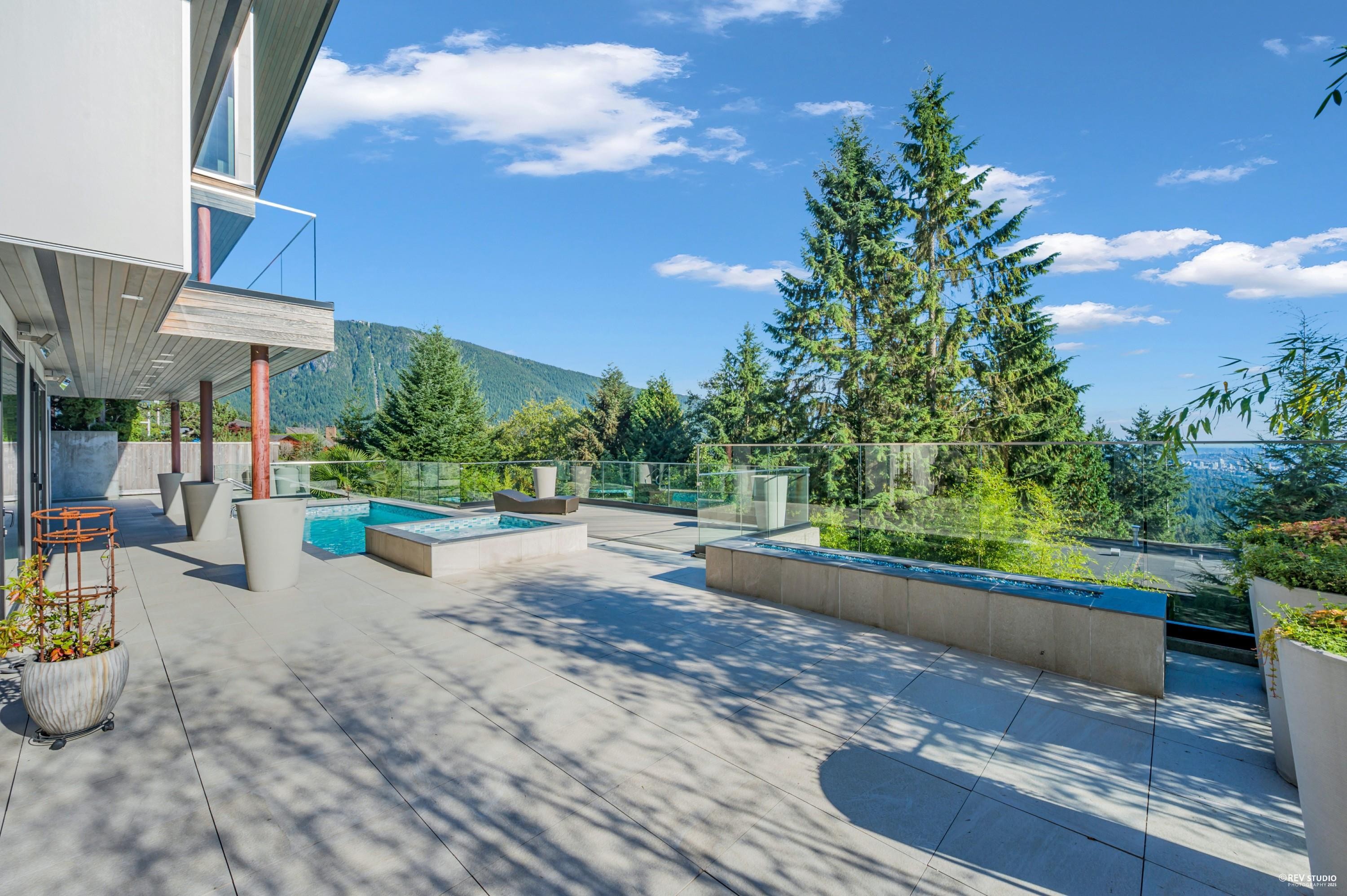 535 Craigmohr Drive, West Vancouver, BC