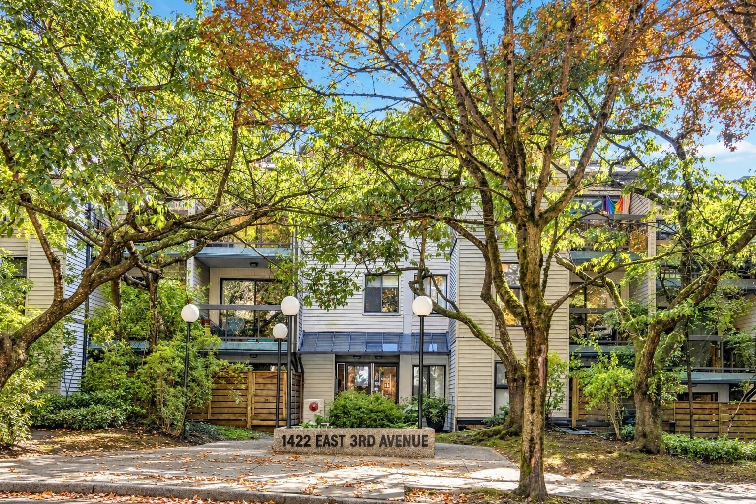 208-1422 3Rd Avenue E, Vancouver, BC
