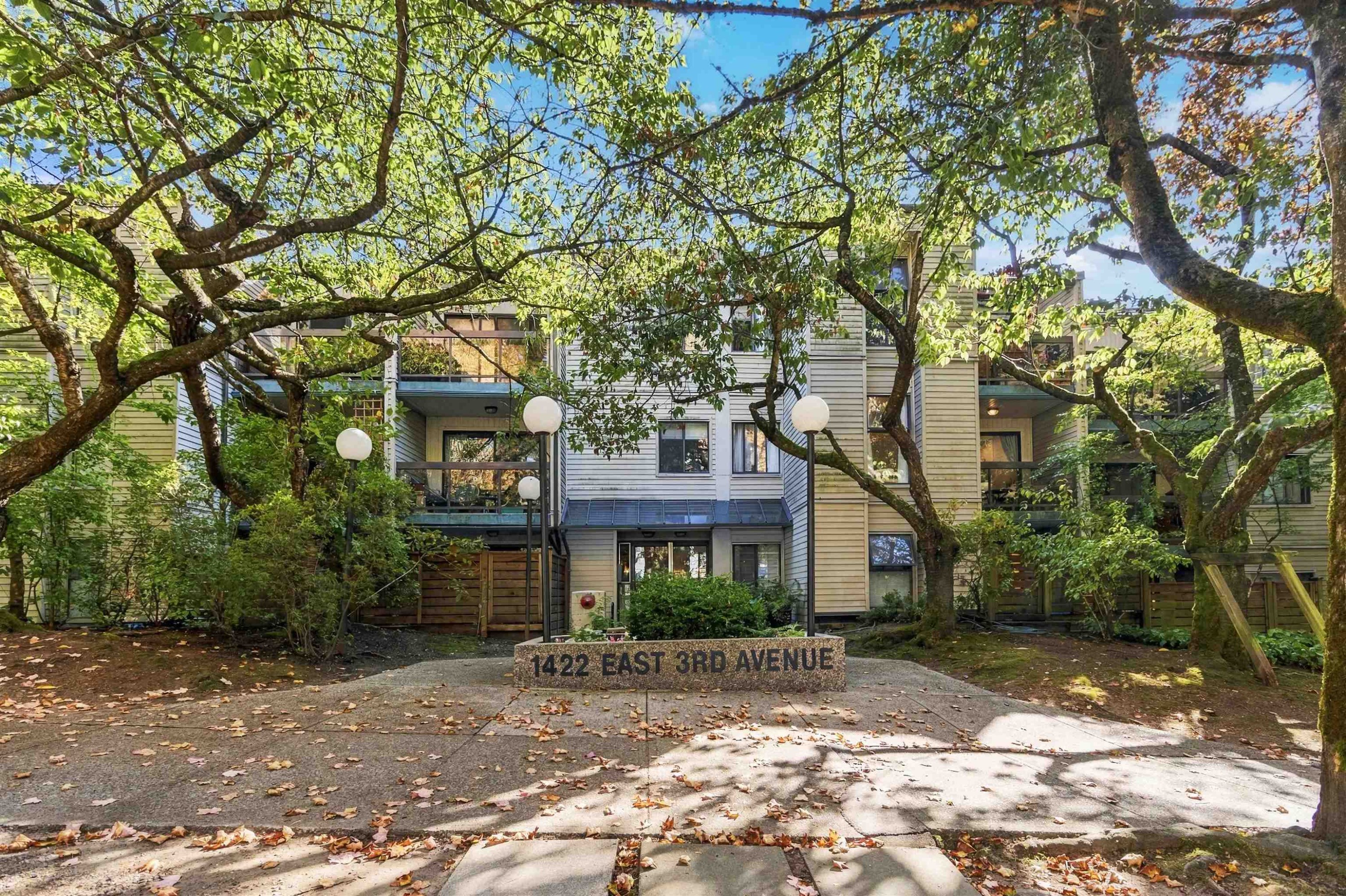 208-1422 3Rd Avenue E, Vancouver, BC