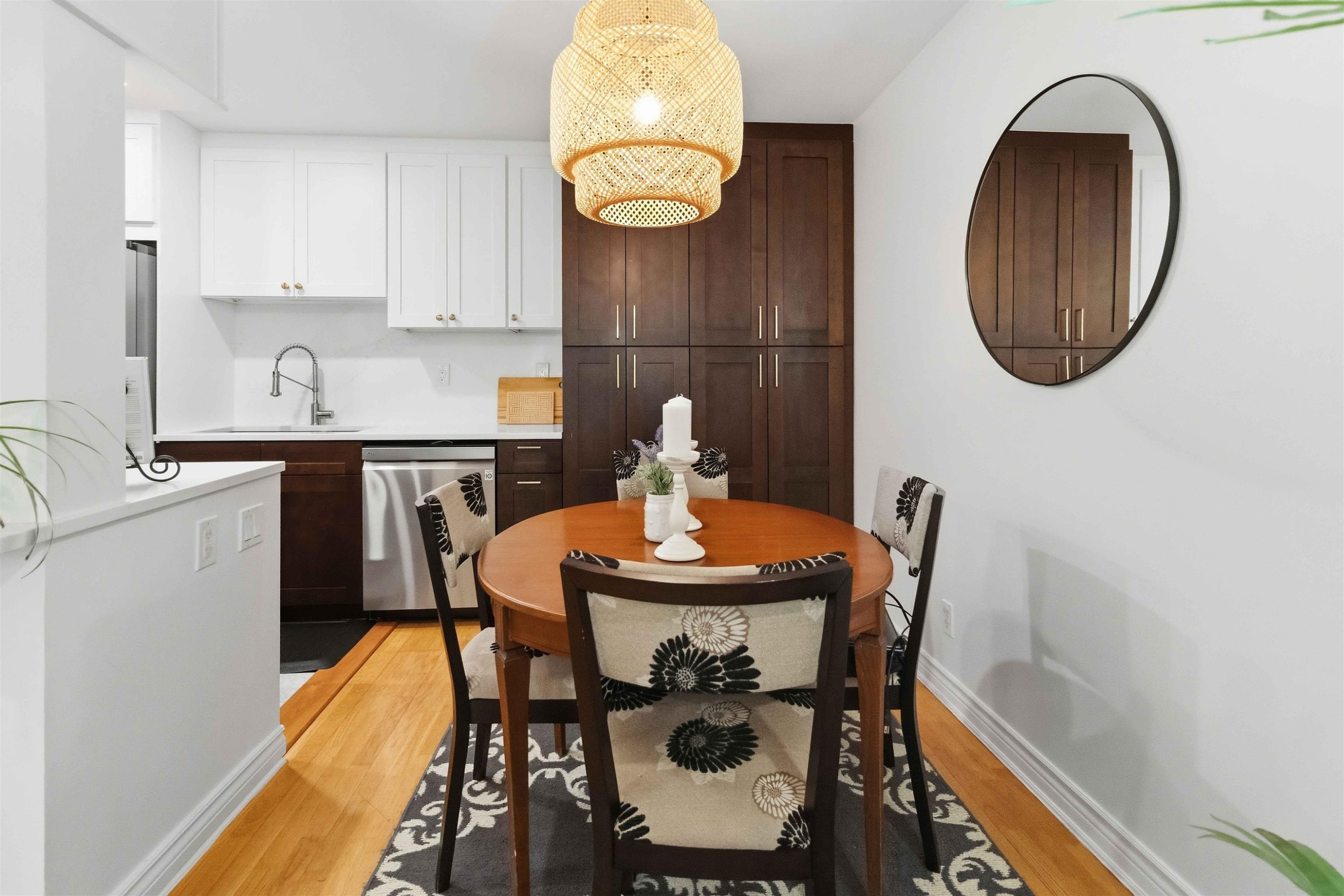 208-1422 3Rd Avenue E, Vancouver, BC