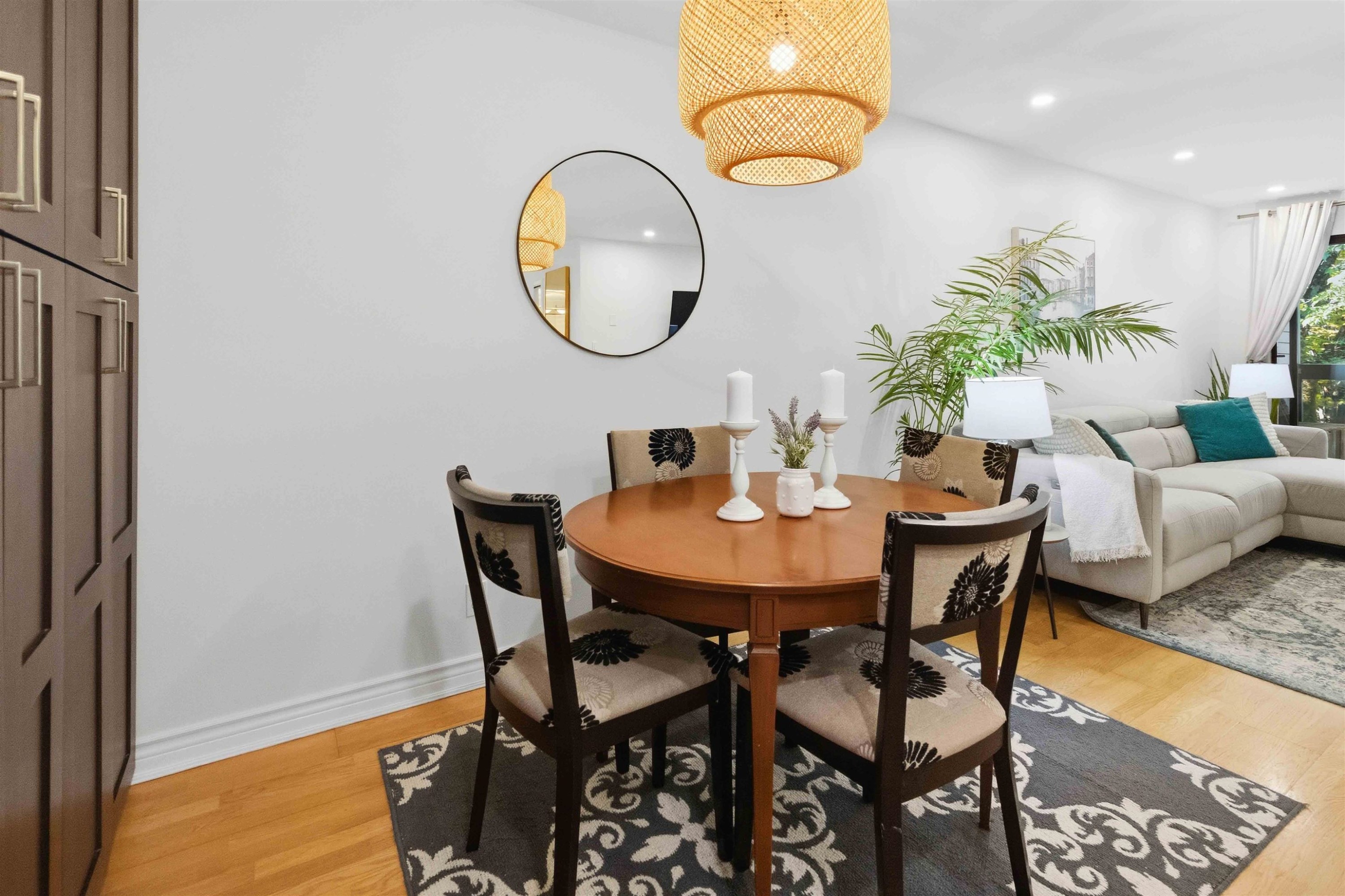 208-1422 3Rd Avenue E, Vancouver, BC