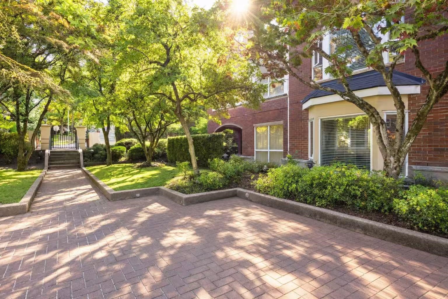 414-5262 Oakmount Crescent, Burnaby, BC