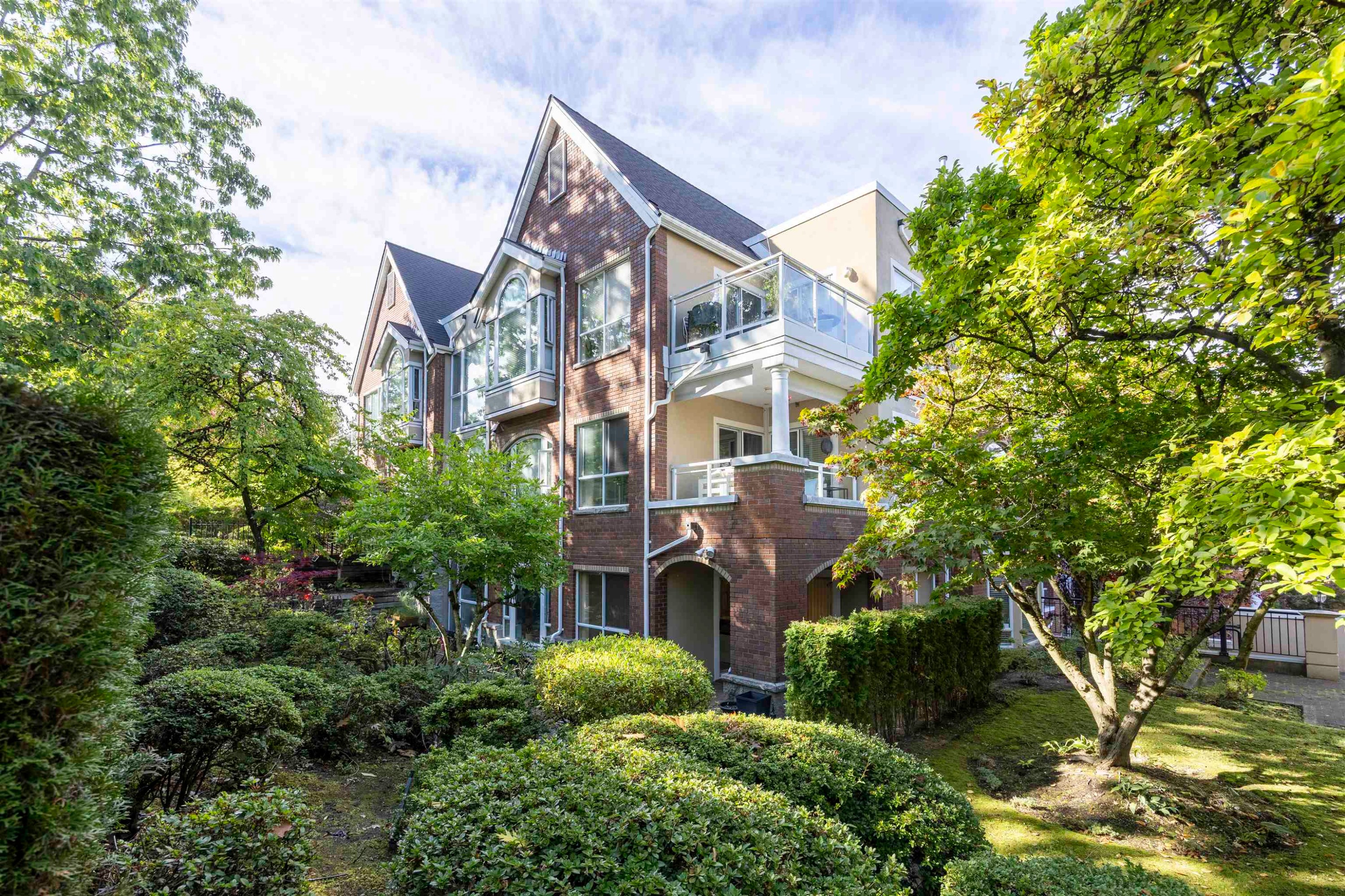 414-5262 Oakmount Crescent, Burnaby, BC