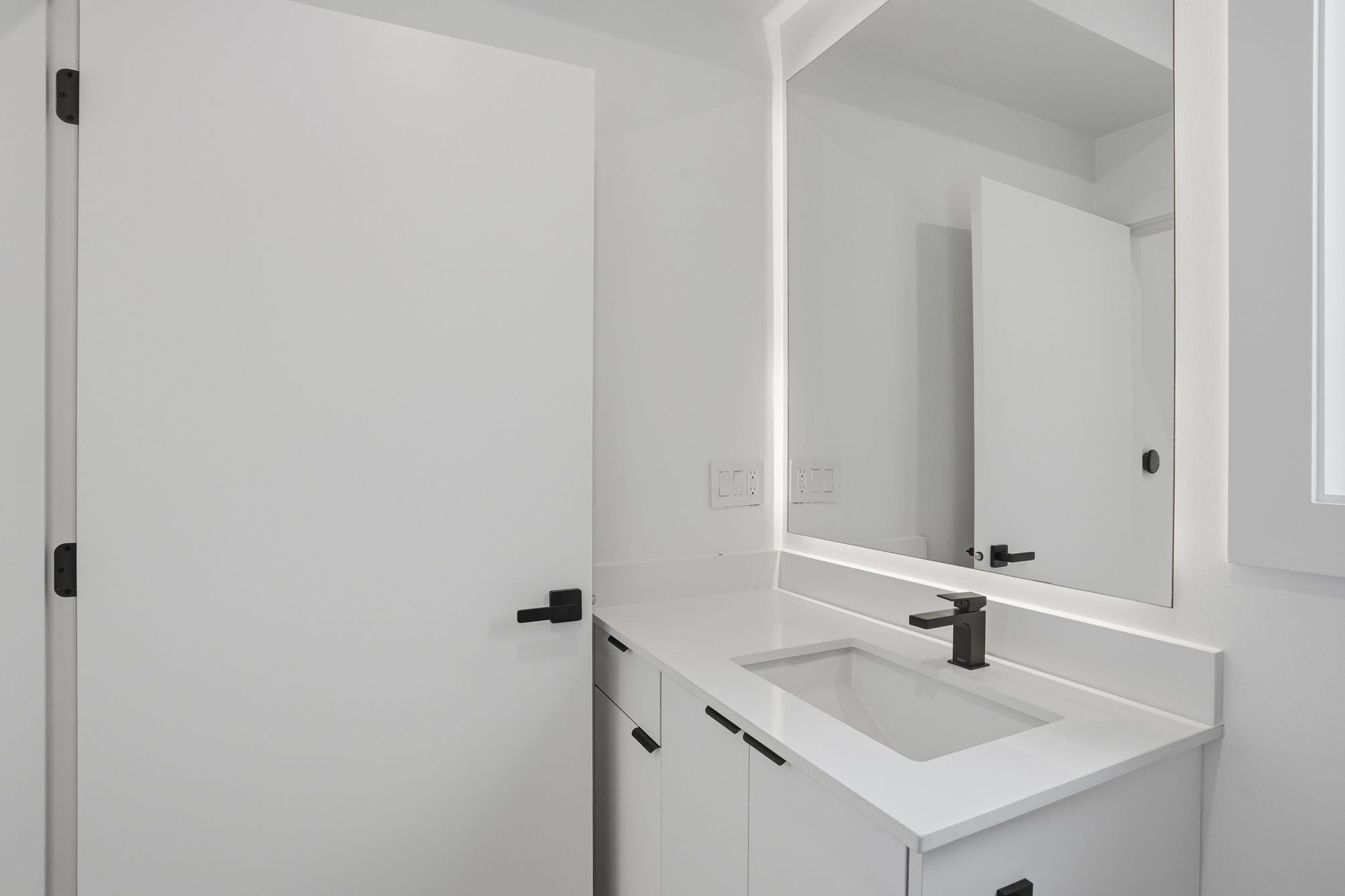 2-2438 20Th Avenue E, Vancouver, BC