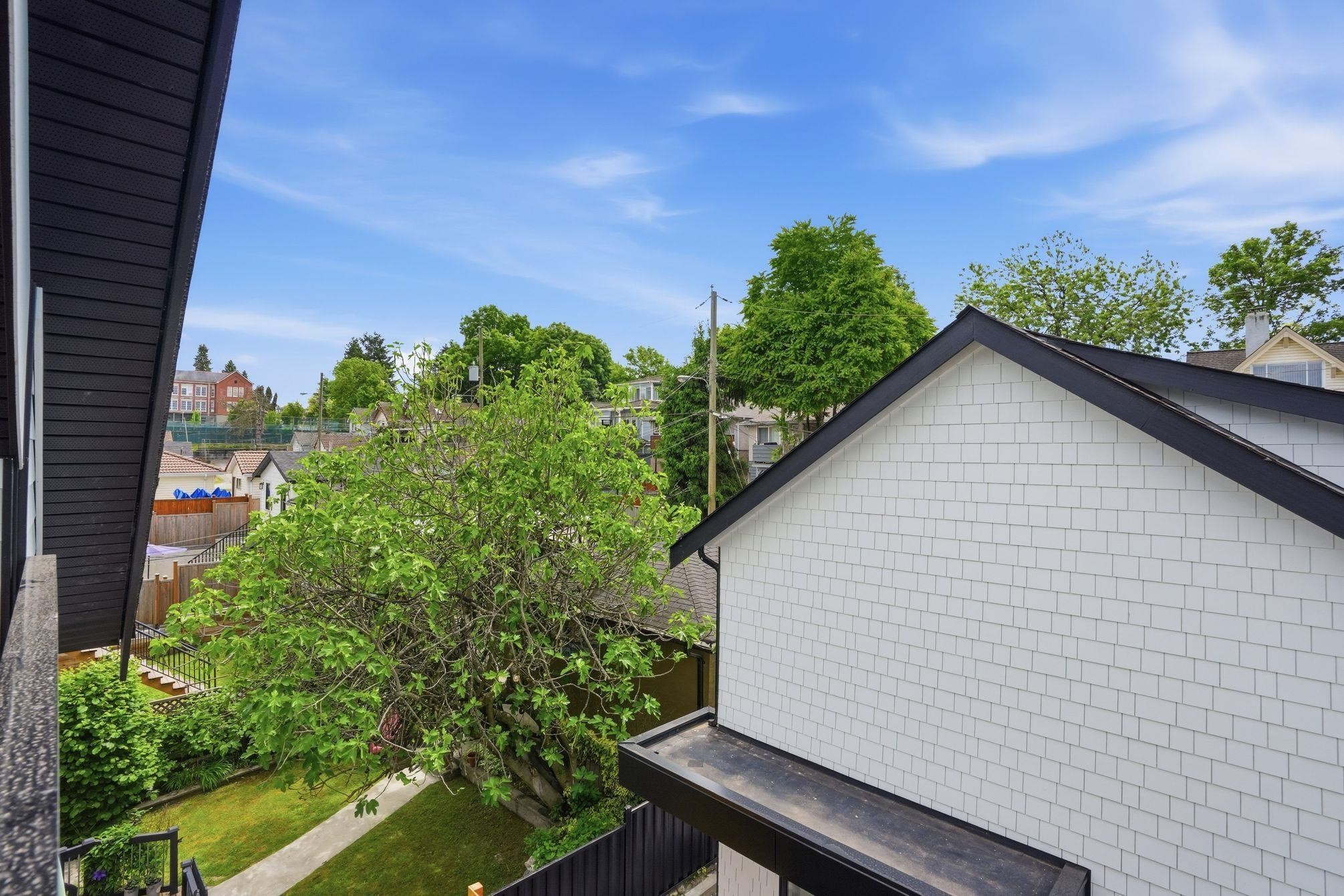 2-2438 20Th Avenue E, Vancouver, BC