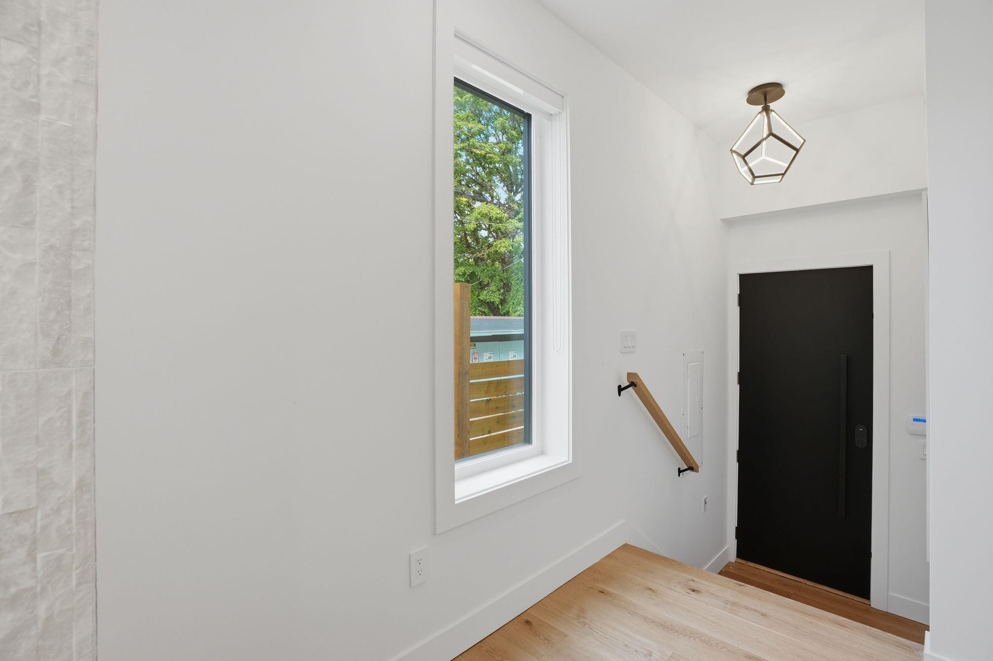 2-2438 20Th Avenue E, Vancouver, BC