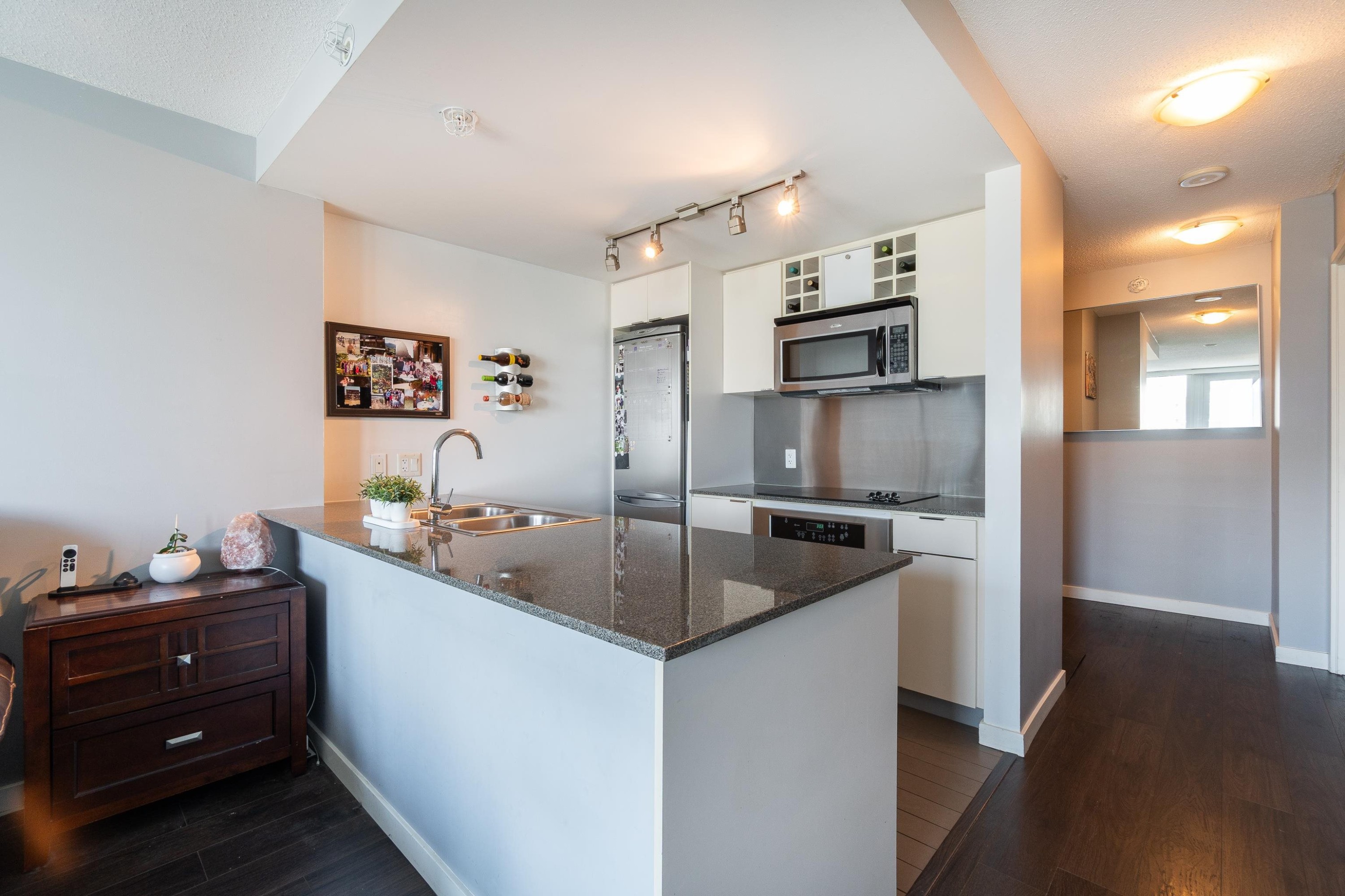 3301-233 Robson Street, Vancouver, BC