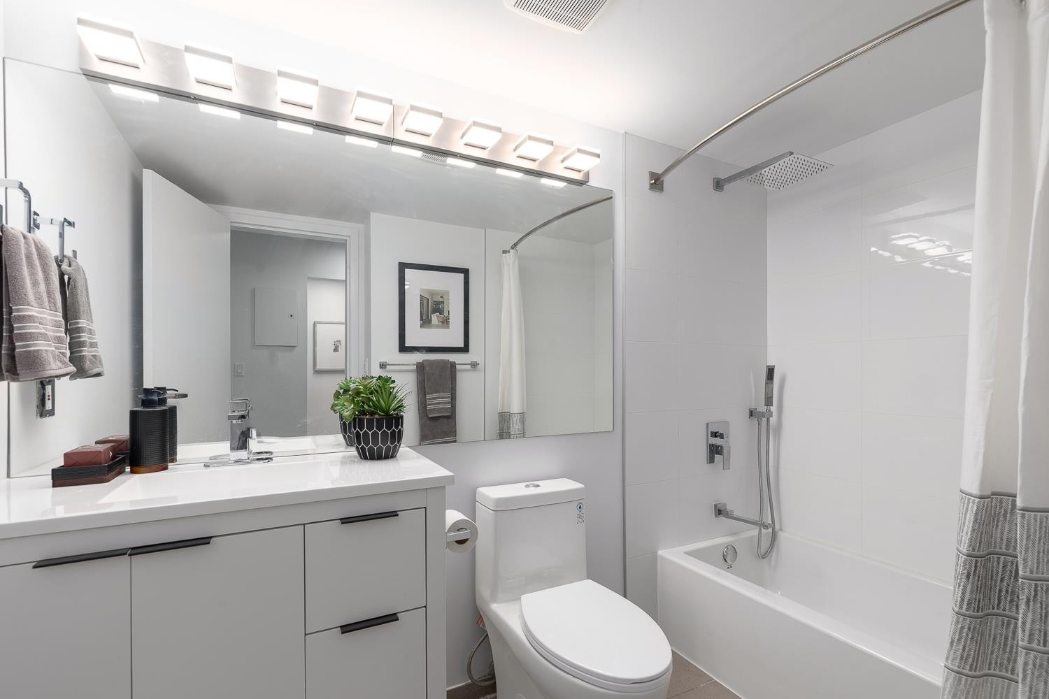 207-2410 Cornwall Avenue, Vancouver, BC