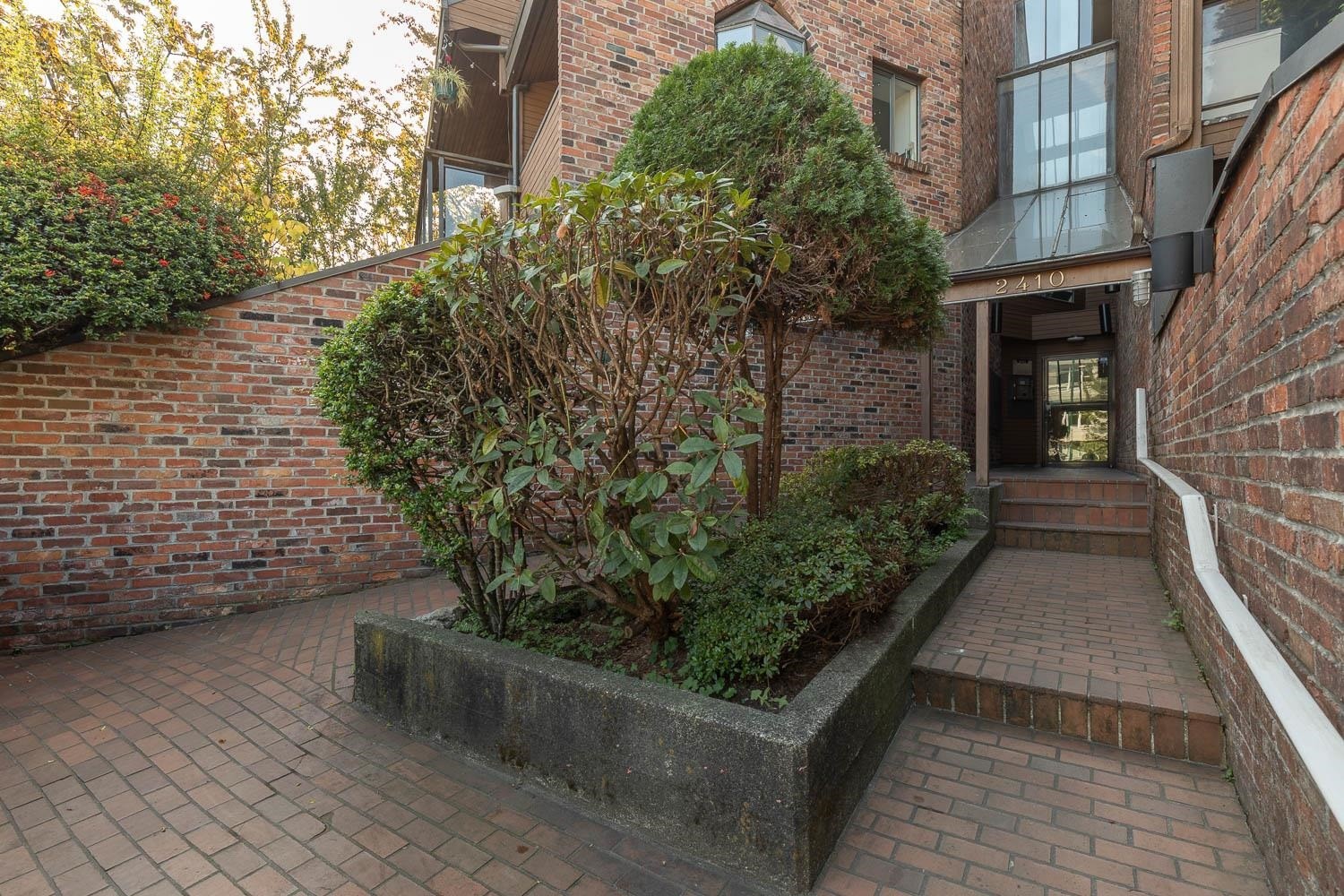207-2410 Cornwall Avenue, Vancouver, BC