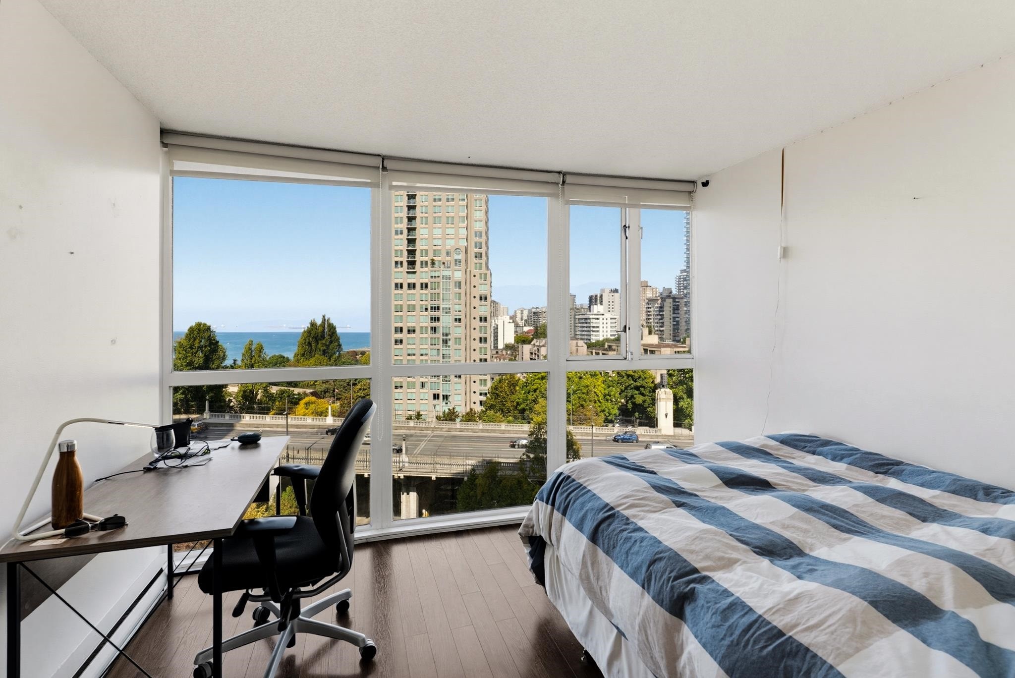 1401-907 Beach Avenue, Vancouver, BC