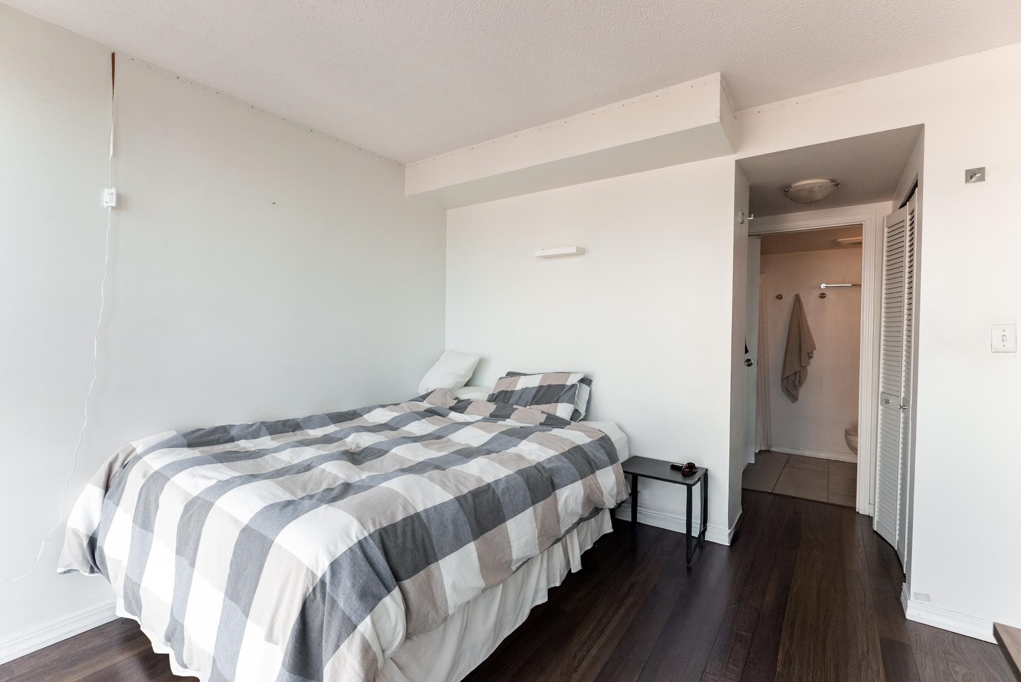 1401-907 Beach Avenue, Vancouver, BC
