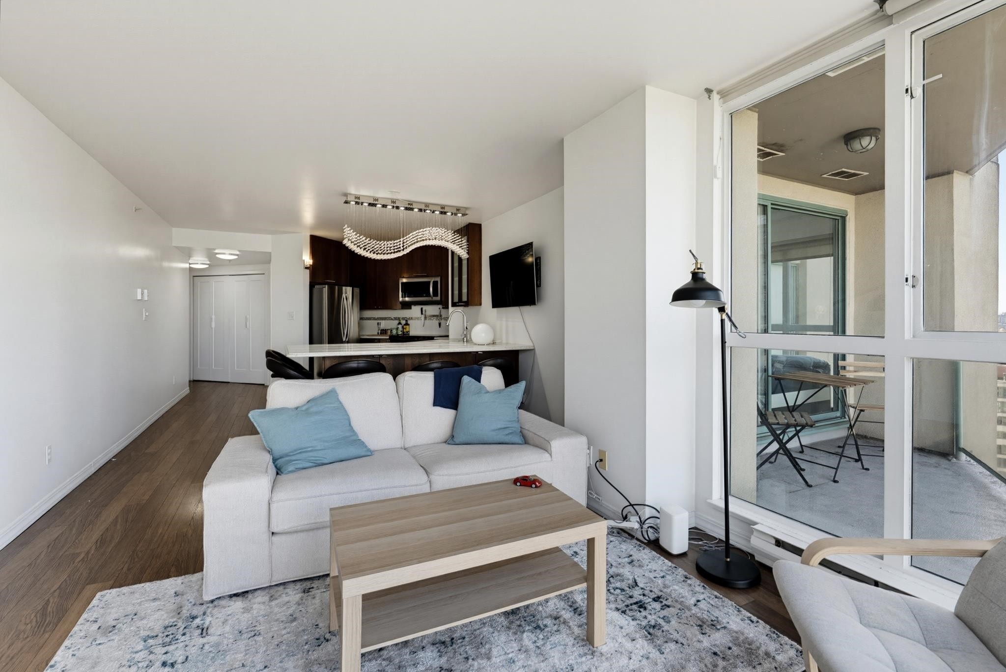 1401-907 Beach Avenue, Vancouver, BC