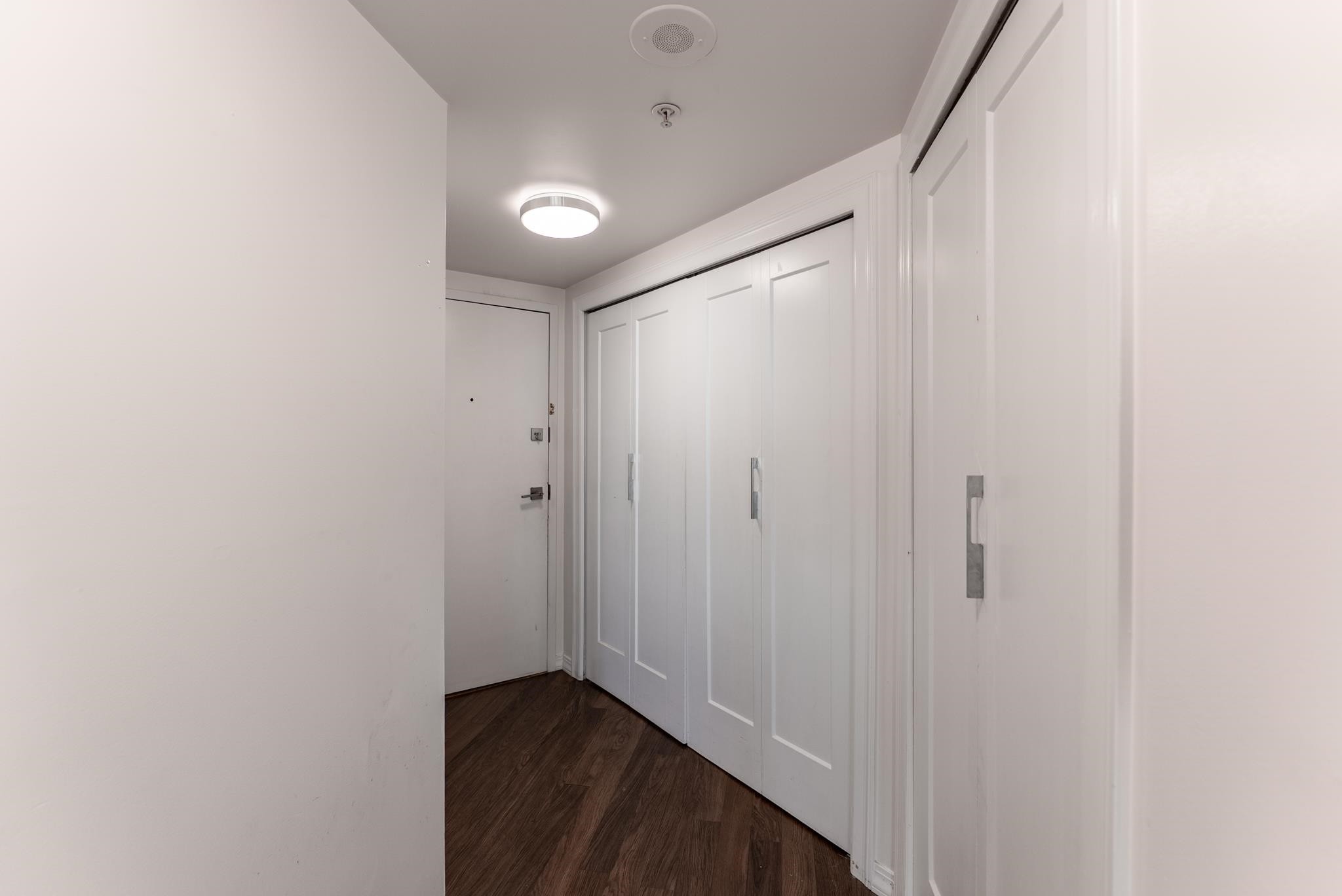 1401-907 Beach Avenue, Vancouver, BC