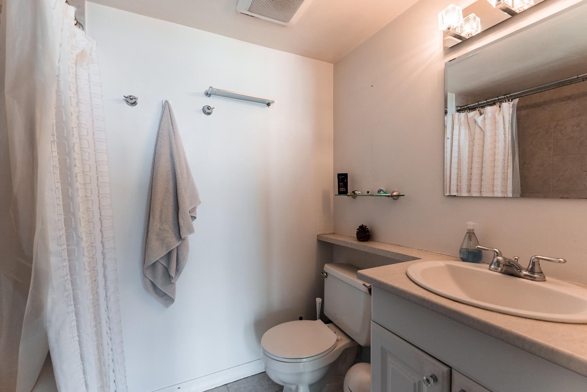 1401-907 Beach Avenue, Vancouver, BC