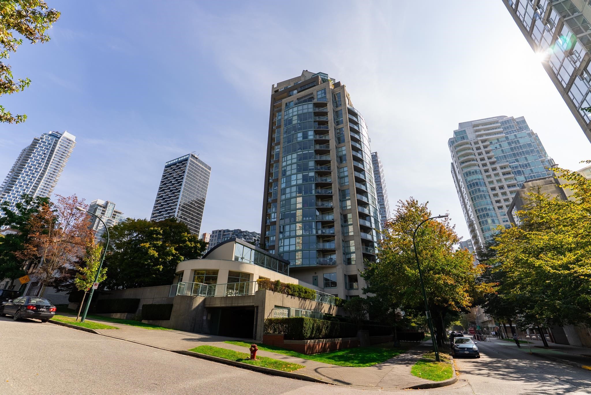 1401-907 Beach Avenue, Vancouver, BC