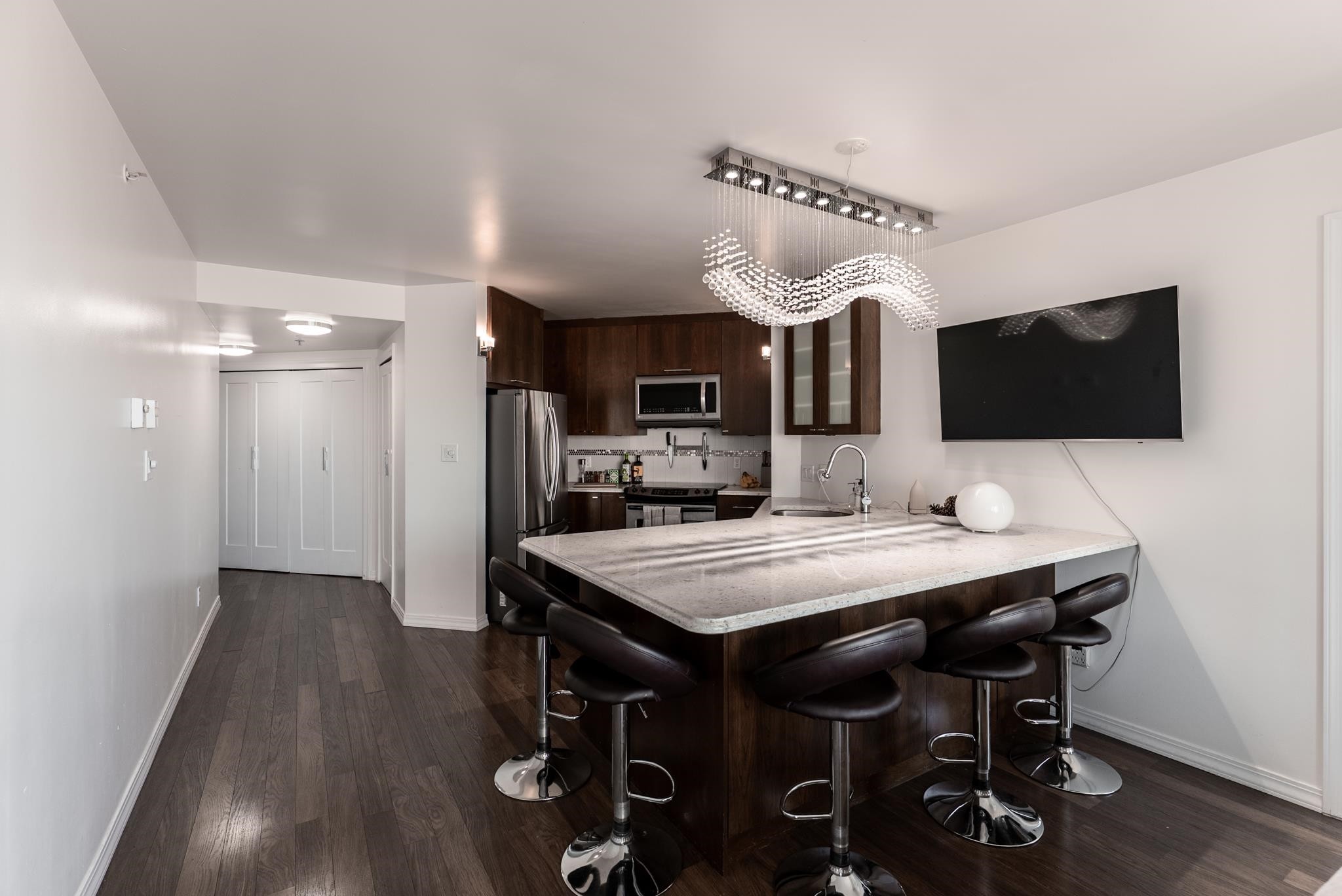 1401-907 Beach Avenue, Vancouver, BC